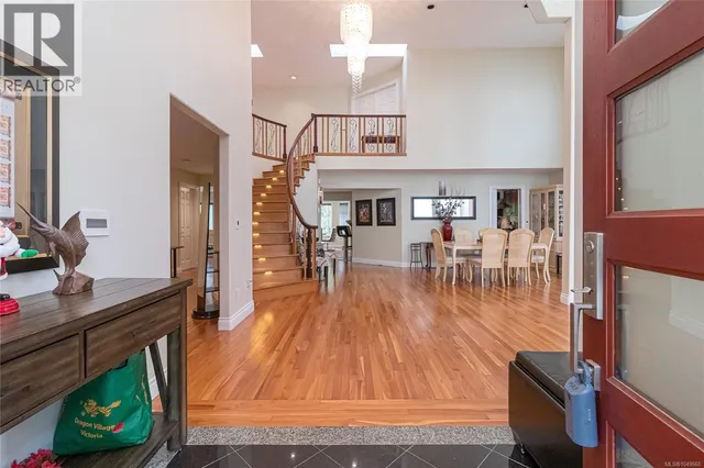 812 DALEWOOD LANE, Saanich 3