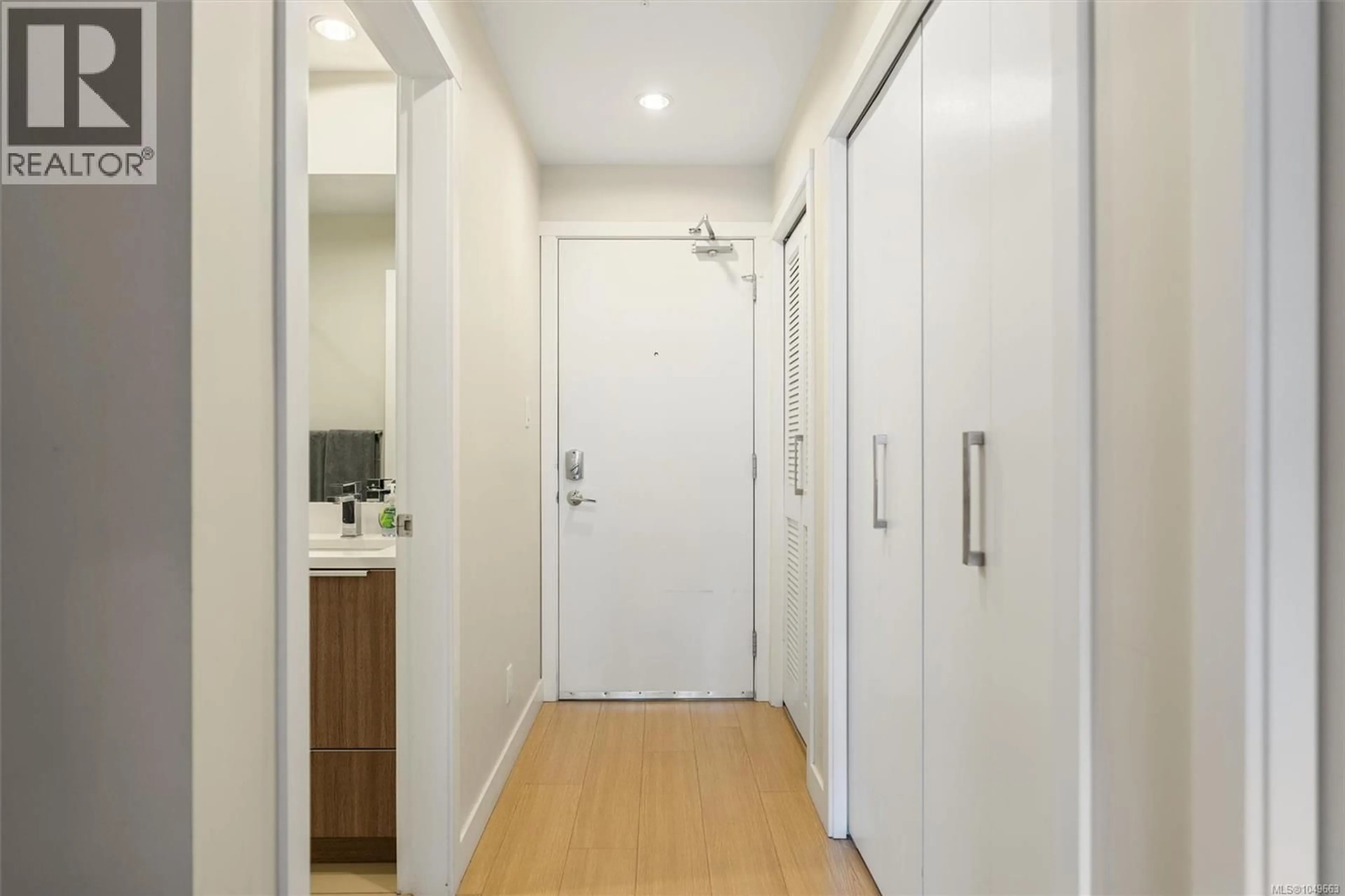 Indoor foyer for 204 - 728 YATES STREET, Victoria British Columbia V8W1L4