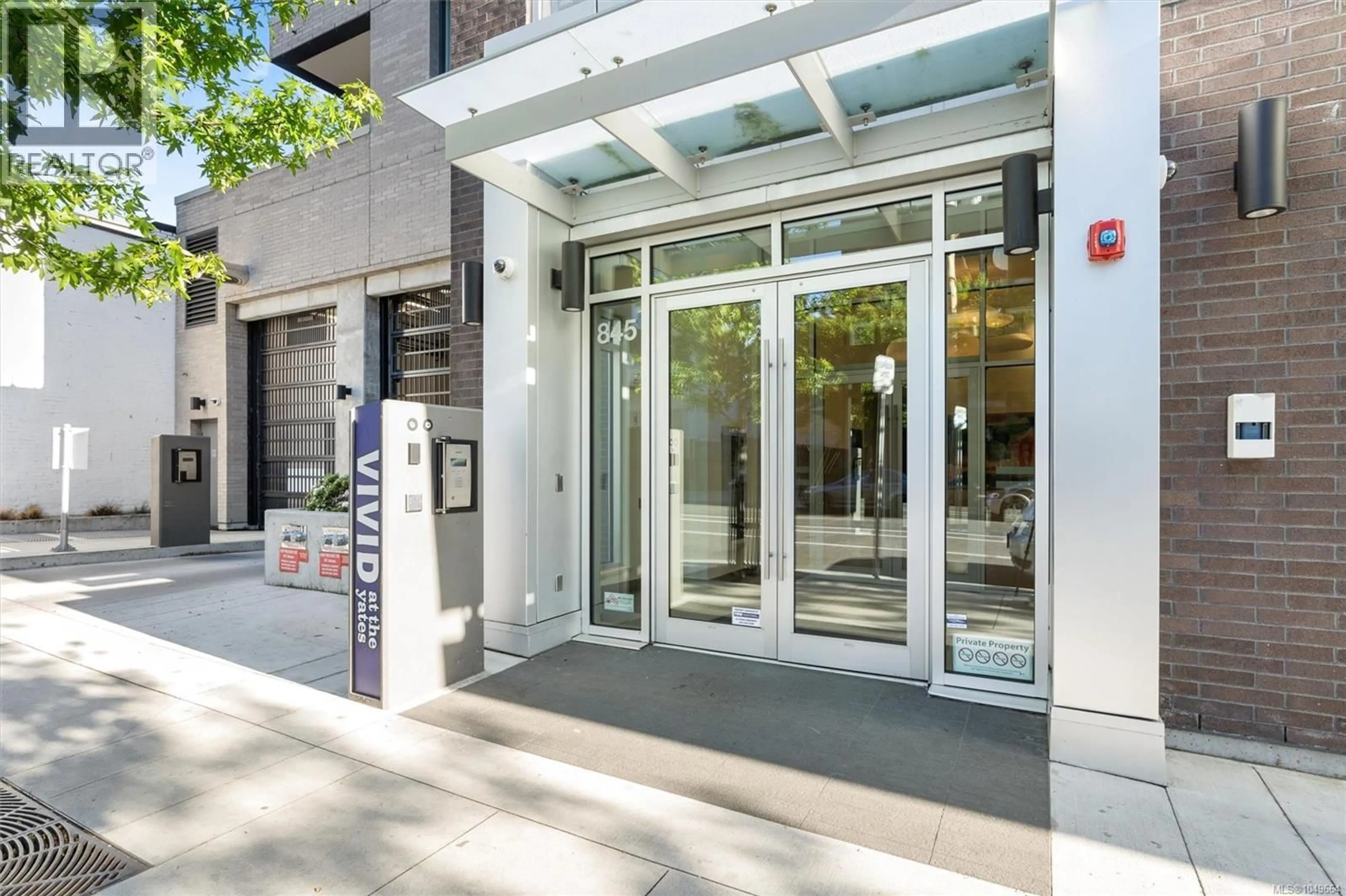 Indoor foyer for 604 - 845 JOHNSON STREET, Victoria British Columbia V8W0G3