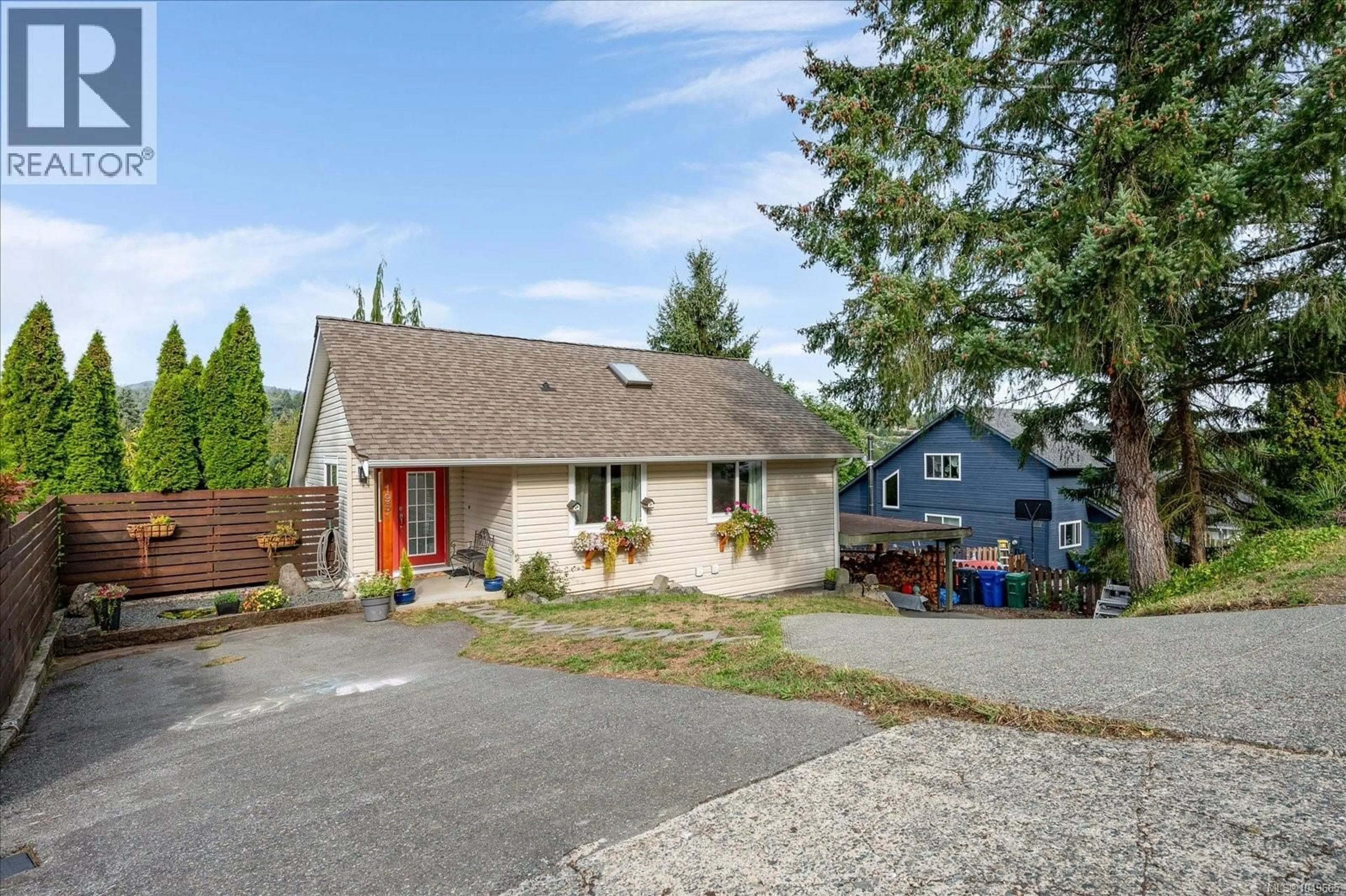 A pic from outside/outdoor area/front of a property/back of a property/a pic from drone, street for 1951 KELSIE ROAD, Nanaimo British Columbia V9X1B7