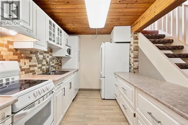 202 - 3295 ISLAND HIGHWAY WEST, Qualicum Beach 5