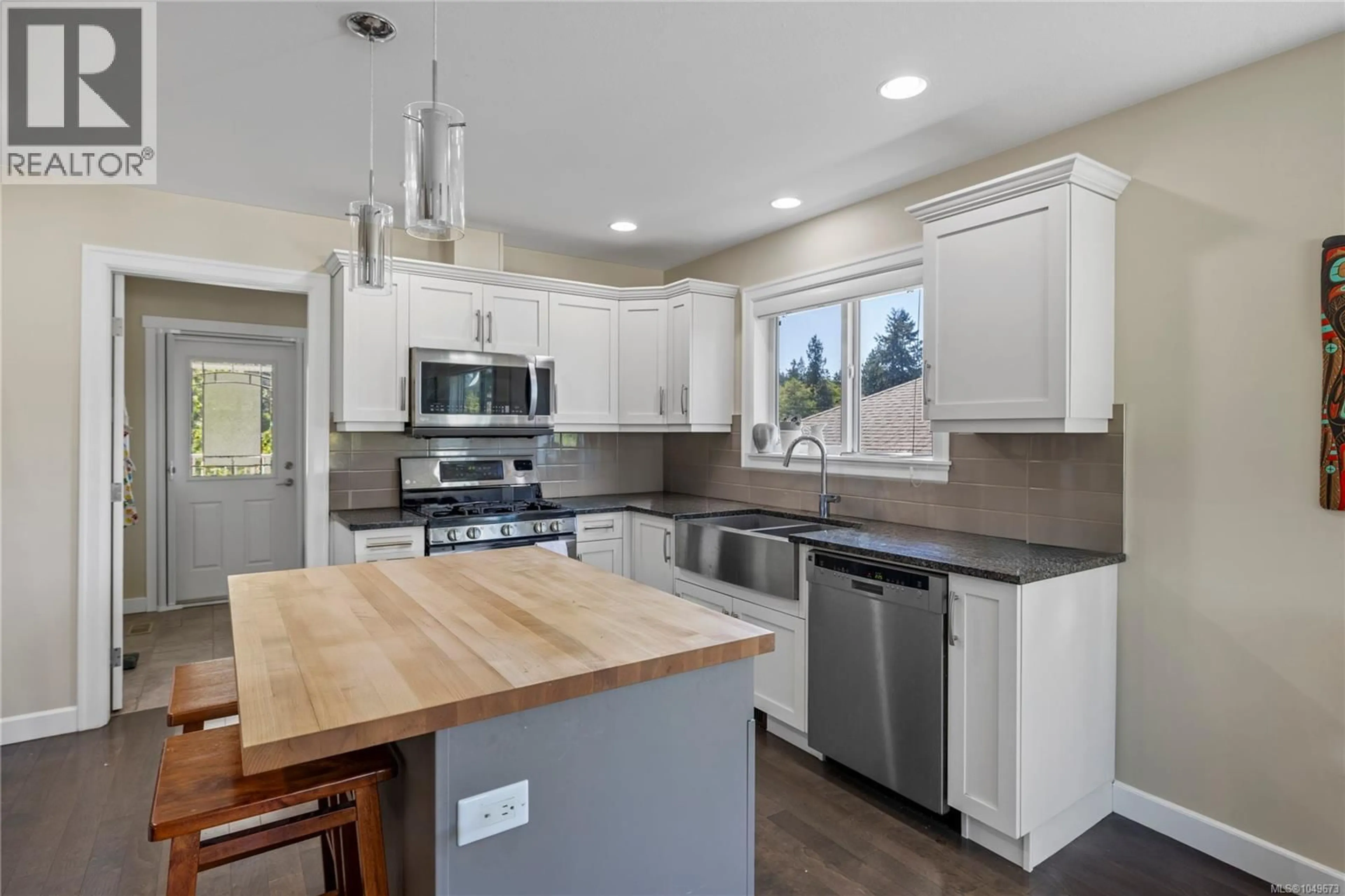 Open concept kitchen, unknown for 5702 AMSTERDAM CRESCENT, Nanaimo British Columbia V9T5J4