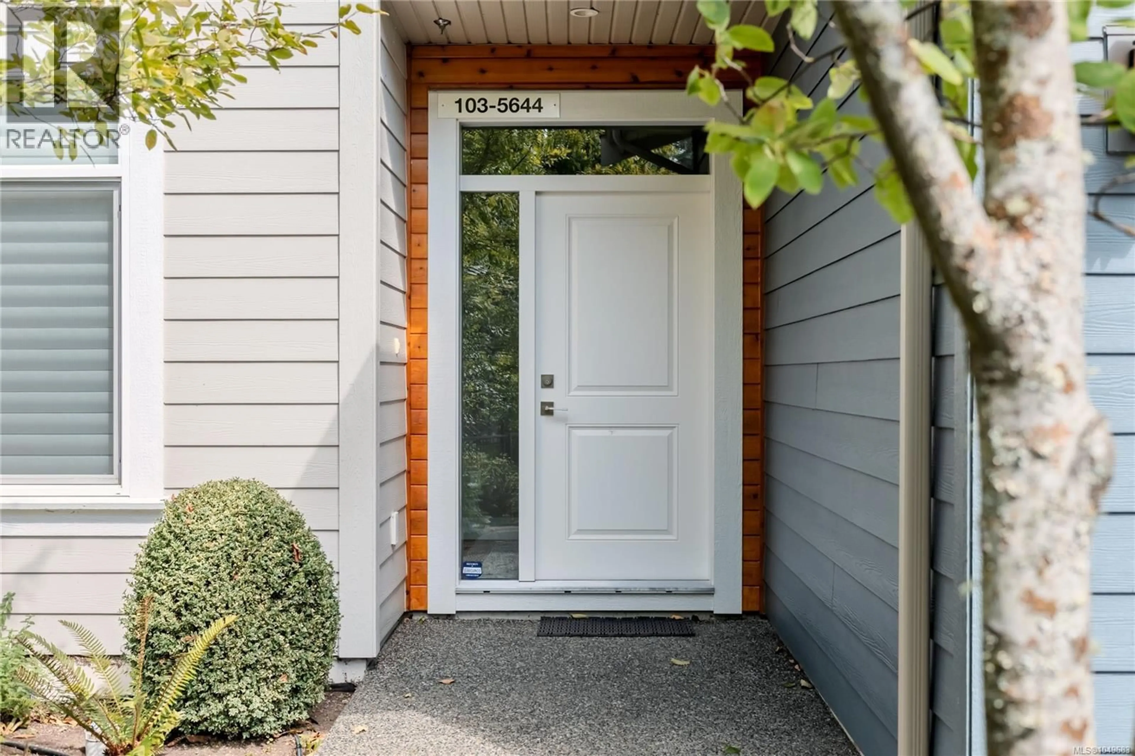 Indoor entryway for 103 - 5644 LINLEY VALLEY DRIVE, Nanaimo British Columbia V9T0K1