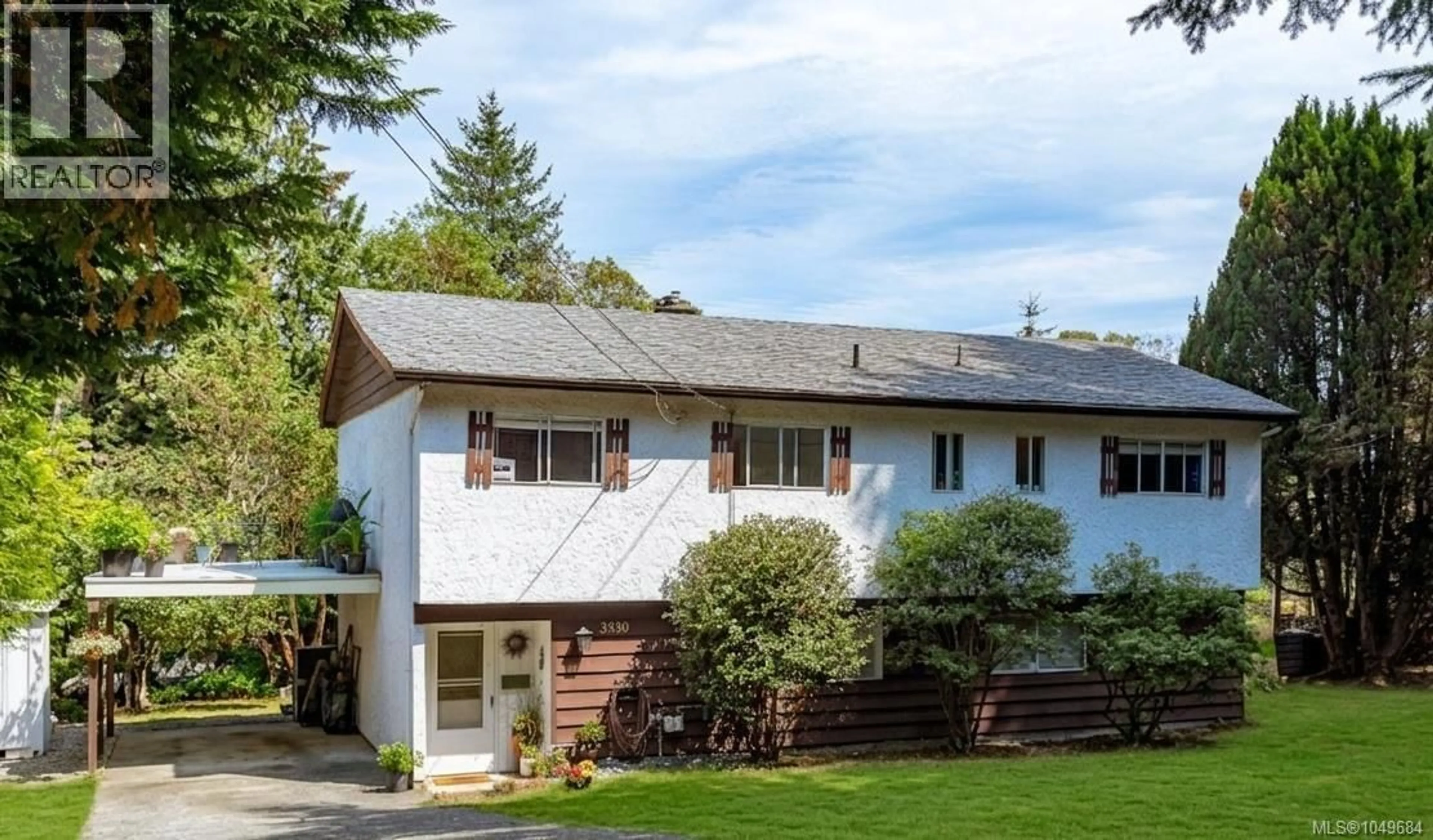 Home with vinyl exterior material, street for 3330 RAVENWOOD ROAD, Colwood British Columbia V9C2X4