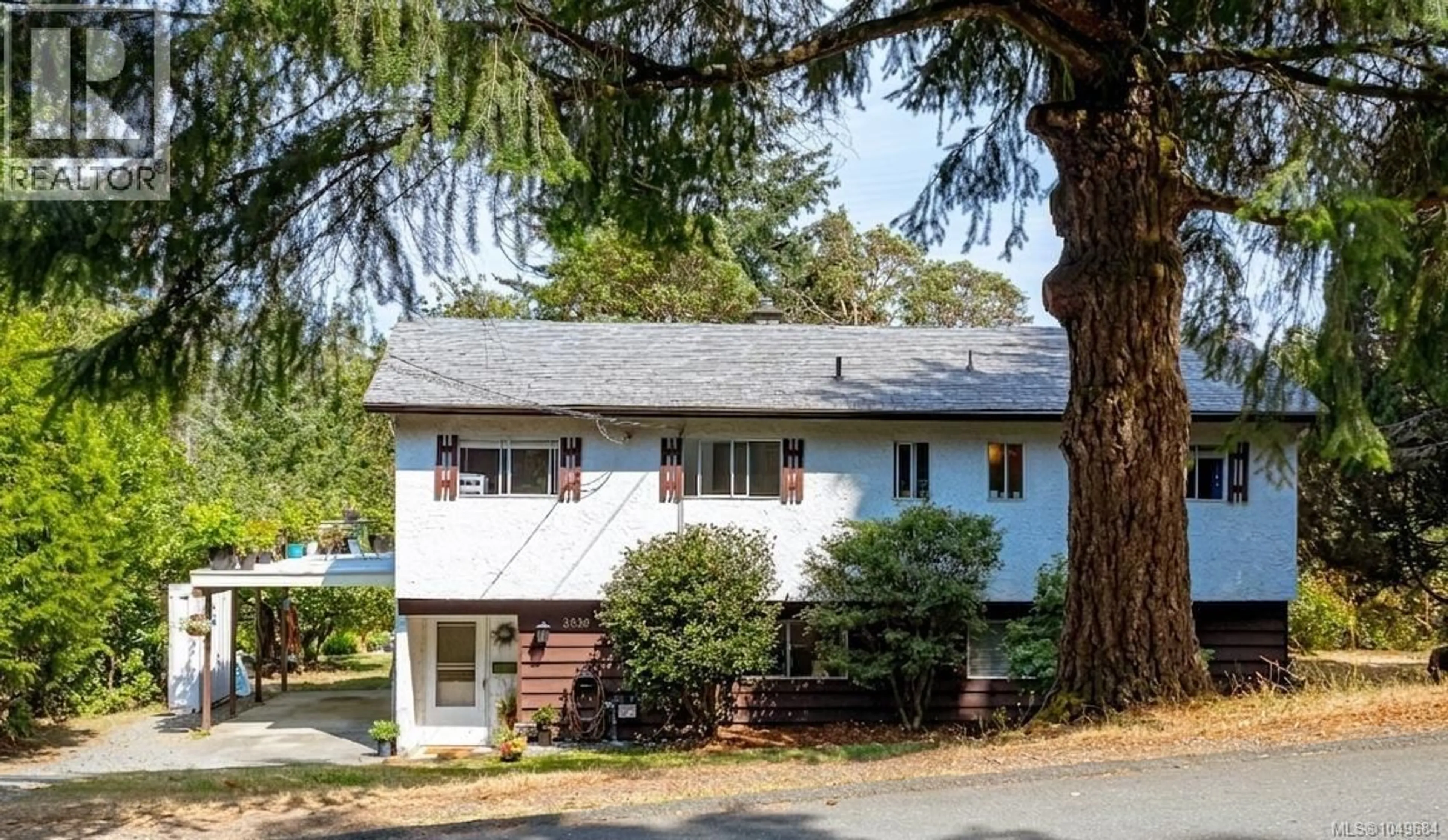 Home with vinyl exterior material, street for 3330 RAVENWOOD ROAD, Colwood British Columbia V9C2X4