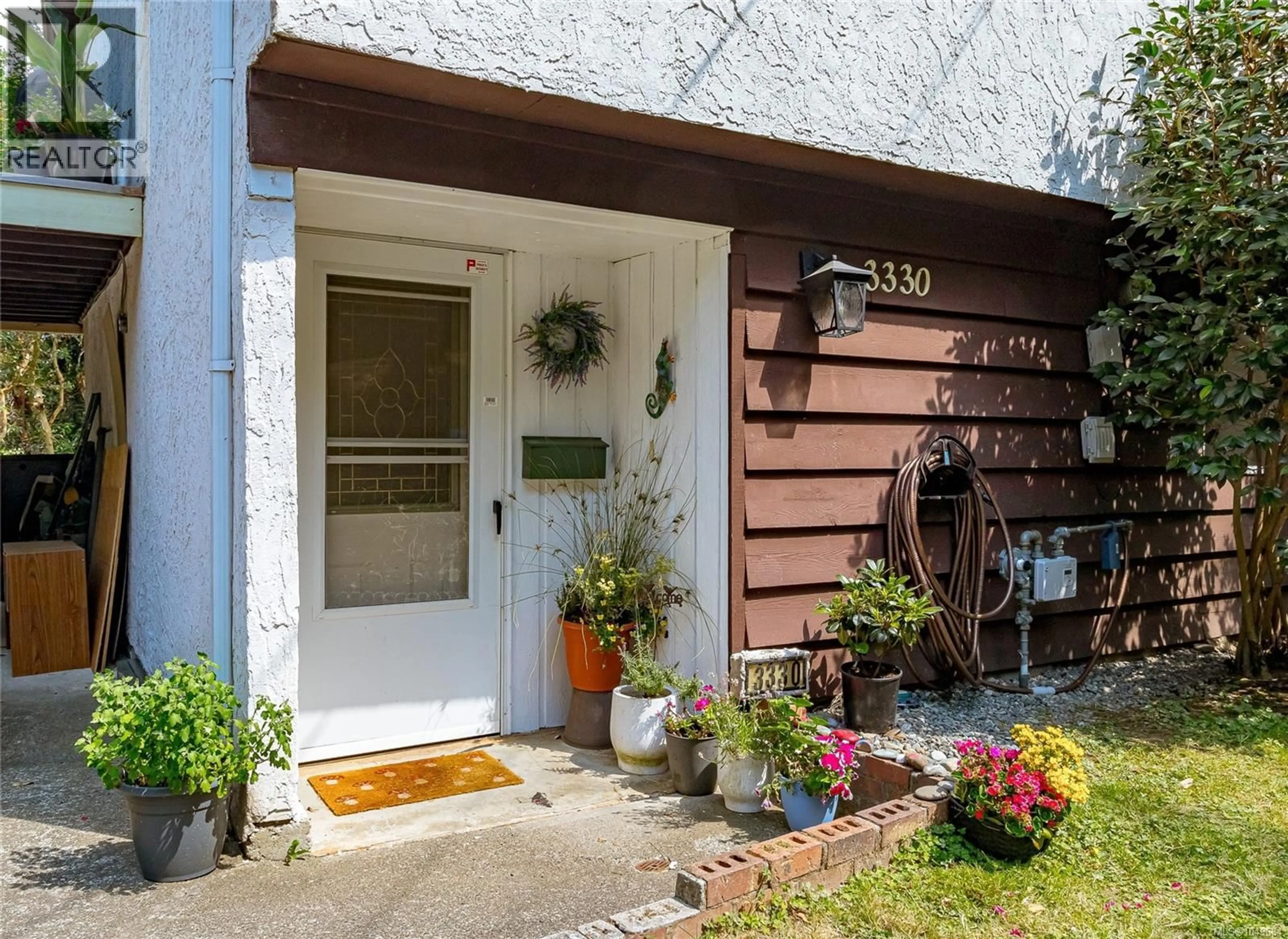 Indoor entryway for 3330 RAVENWOOD ROAD, Colwood British Columbia V9C2X4