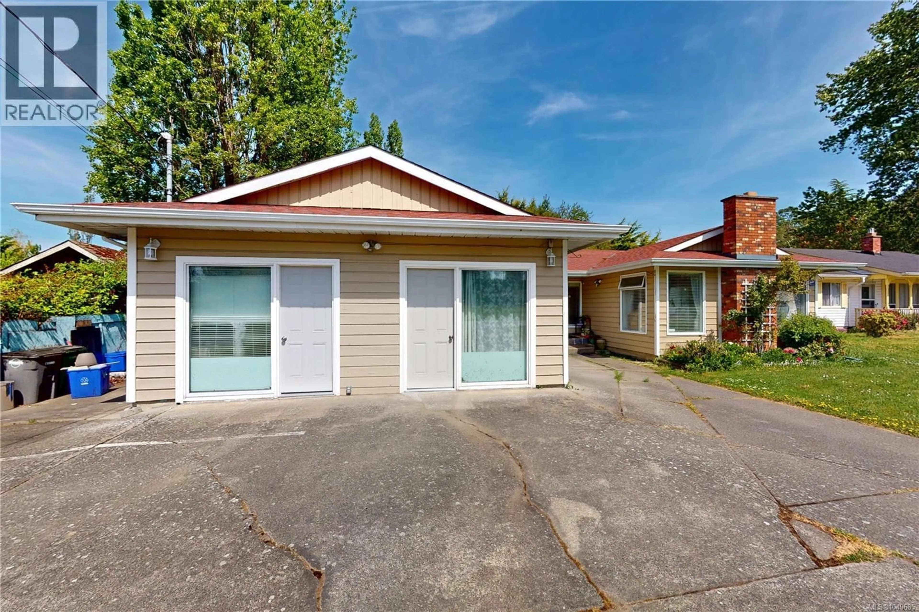 Home with vinyl exterior material, street for 1382 MCKENZIE AVENUE, Saanich British Columbia V8P2M2