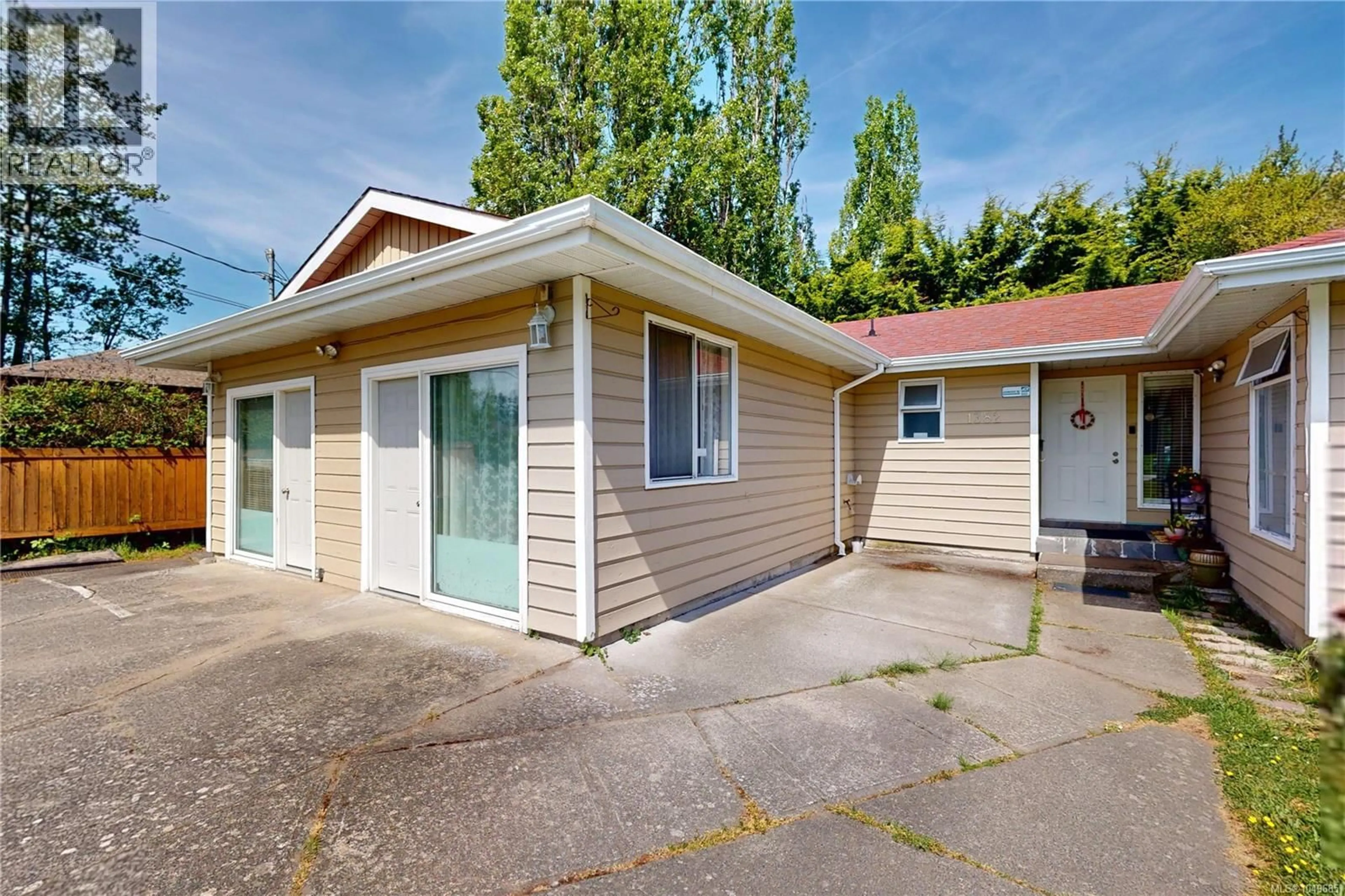 Home with vinyl exterior material, street for 1382 MCKENZIE AVENUE, Saanich British Columbia V8P2M2