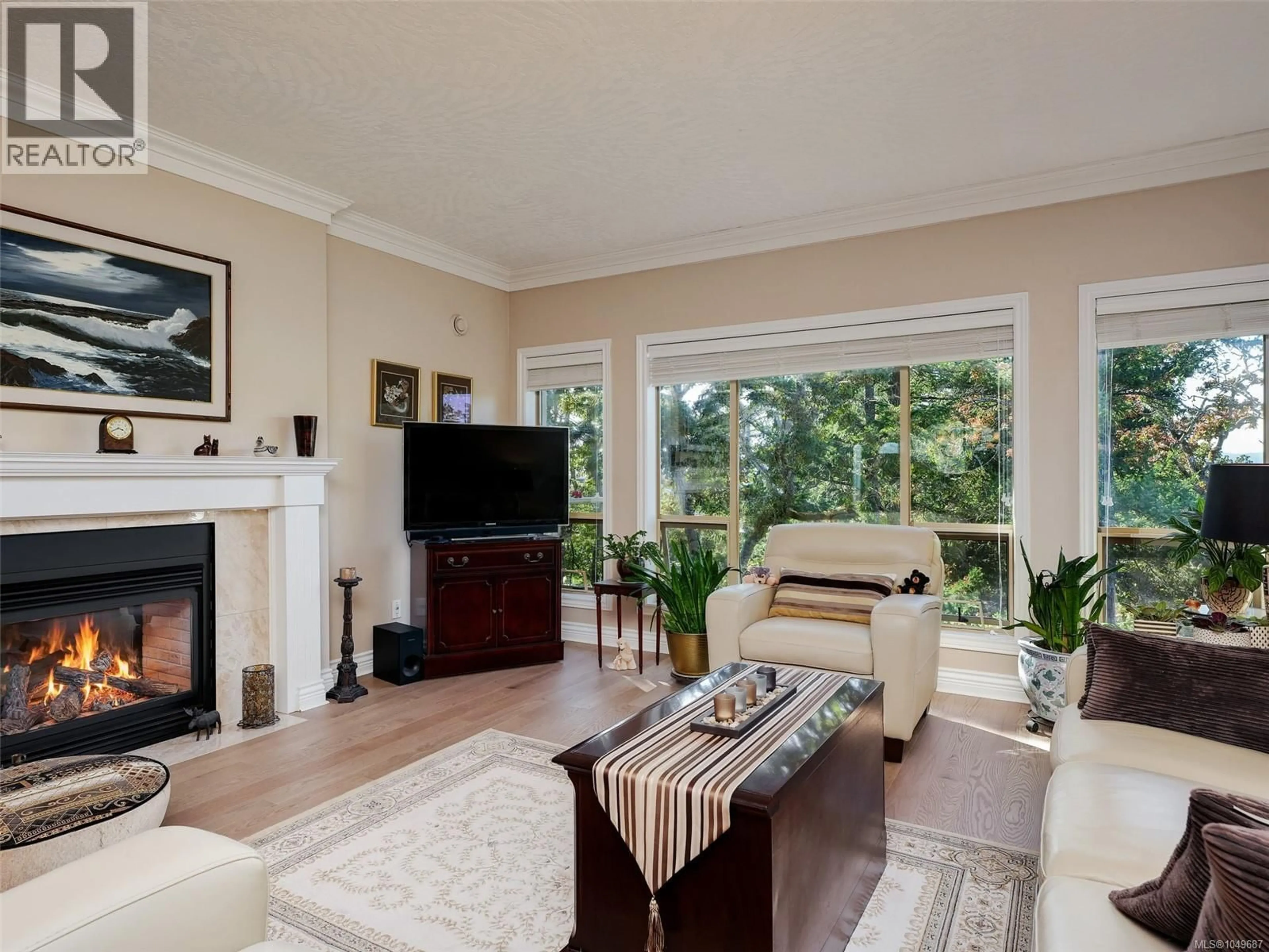 Living room with furniture, unknown for 27 - 4305 MALTWOOD LANE, Saanich British Columbia V8X5G9