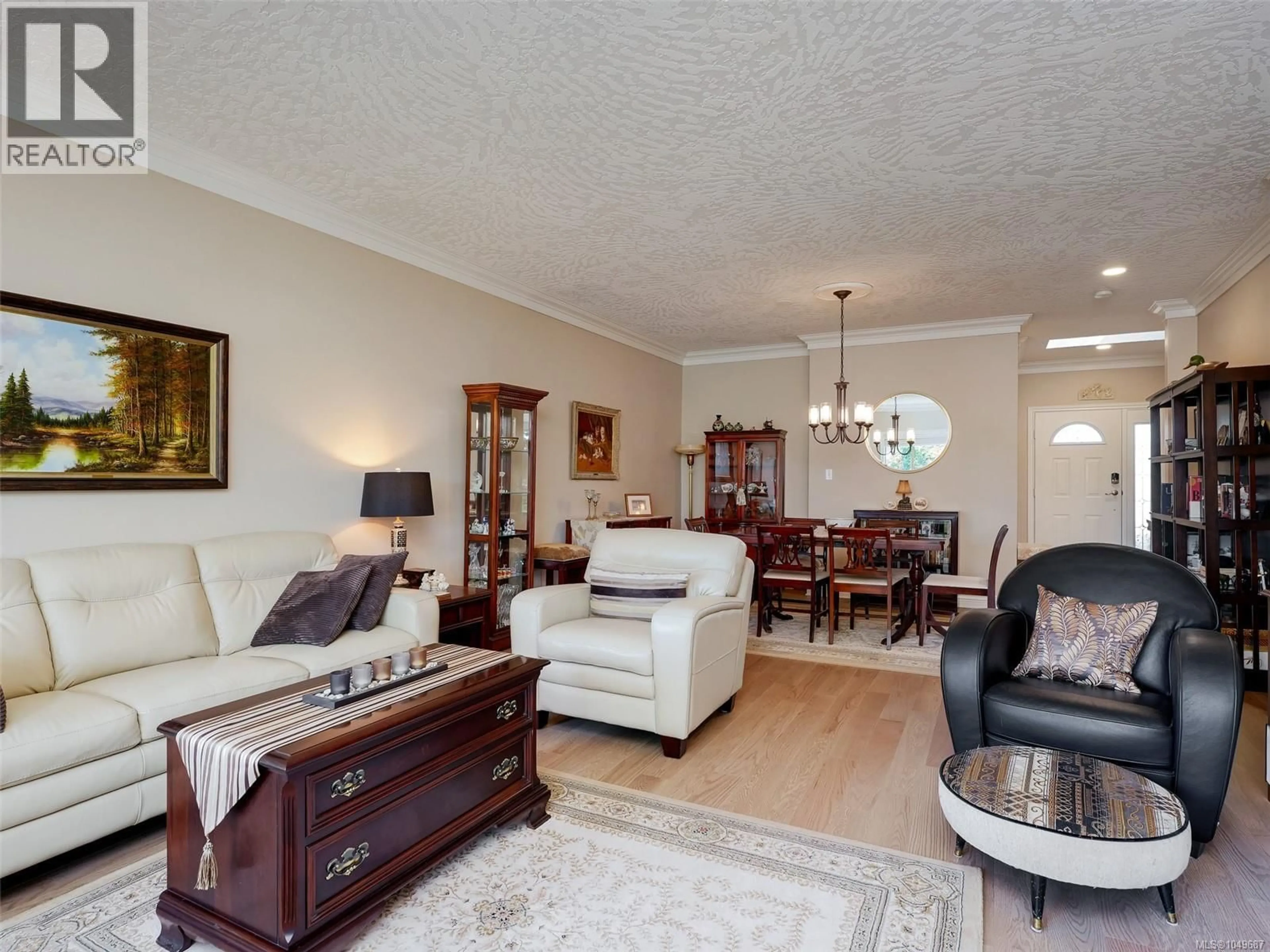 Living room with furniture, unknown for 27 - 4305 MALTWOOD LANE, Saanich British Columbia V8X5G9