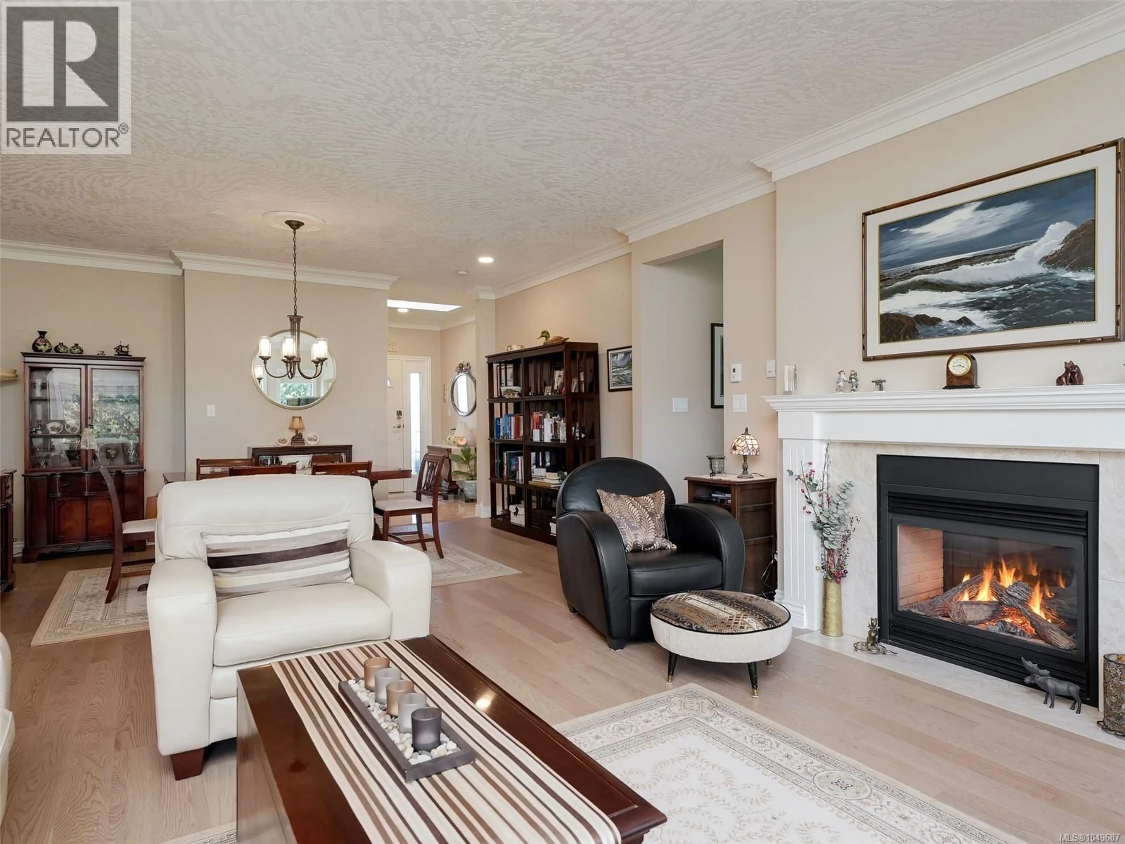 Living room with furniture, unknown for 27 - 4305 MALTWOOD LANE, Saanich British Columbia V8X5G9