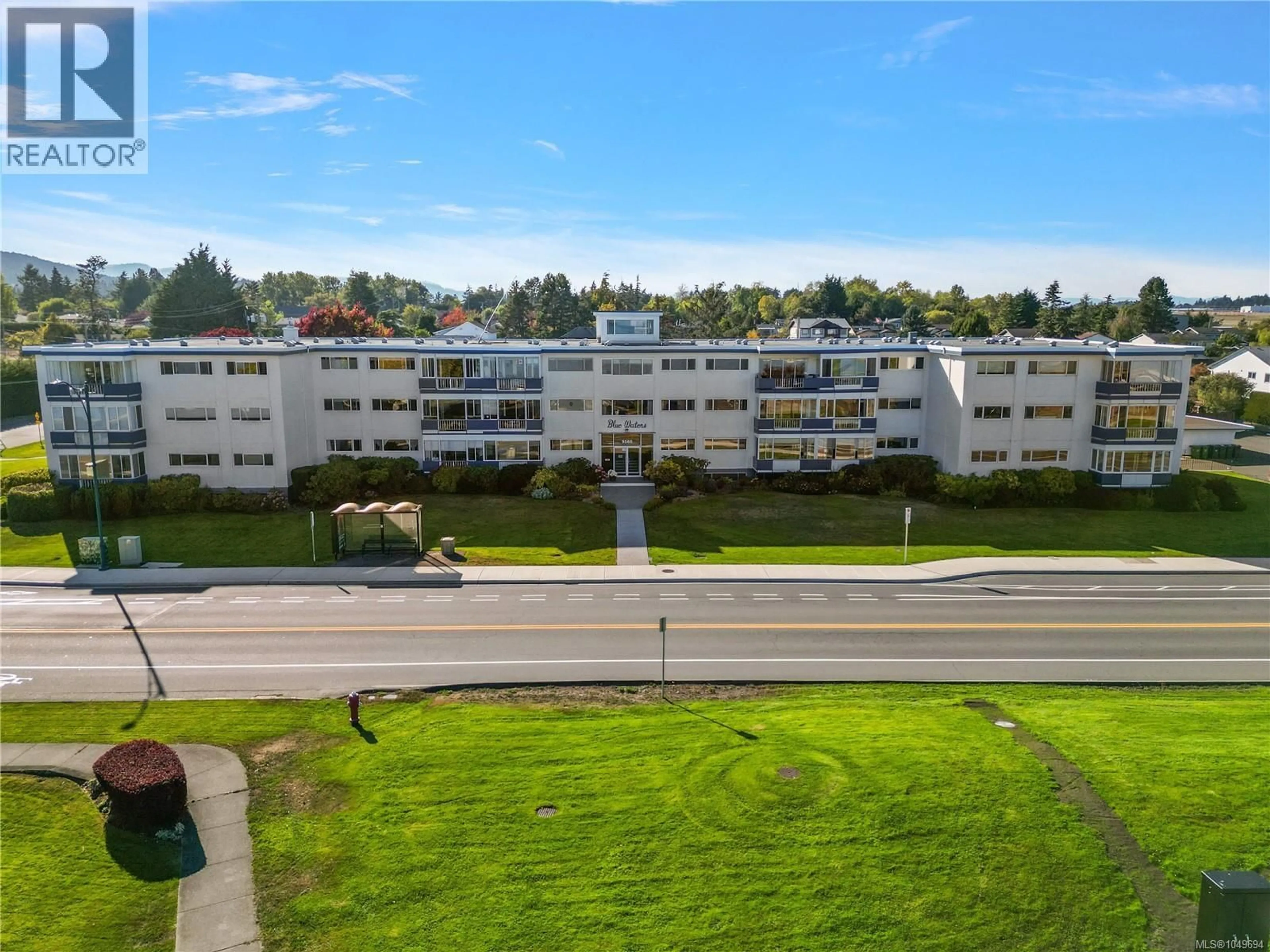 A pic from outside/outdoor area/front of a property/back of a property/a pic from drone, unknown for 315 - 9560 FIFTH STREET, Sidney British Columbia V8L2W5