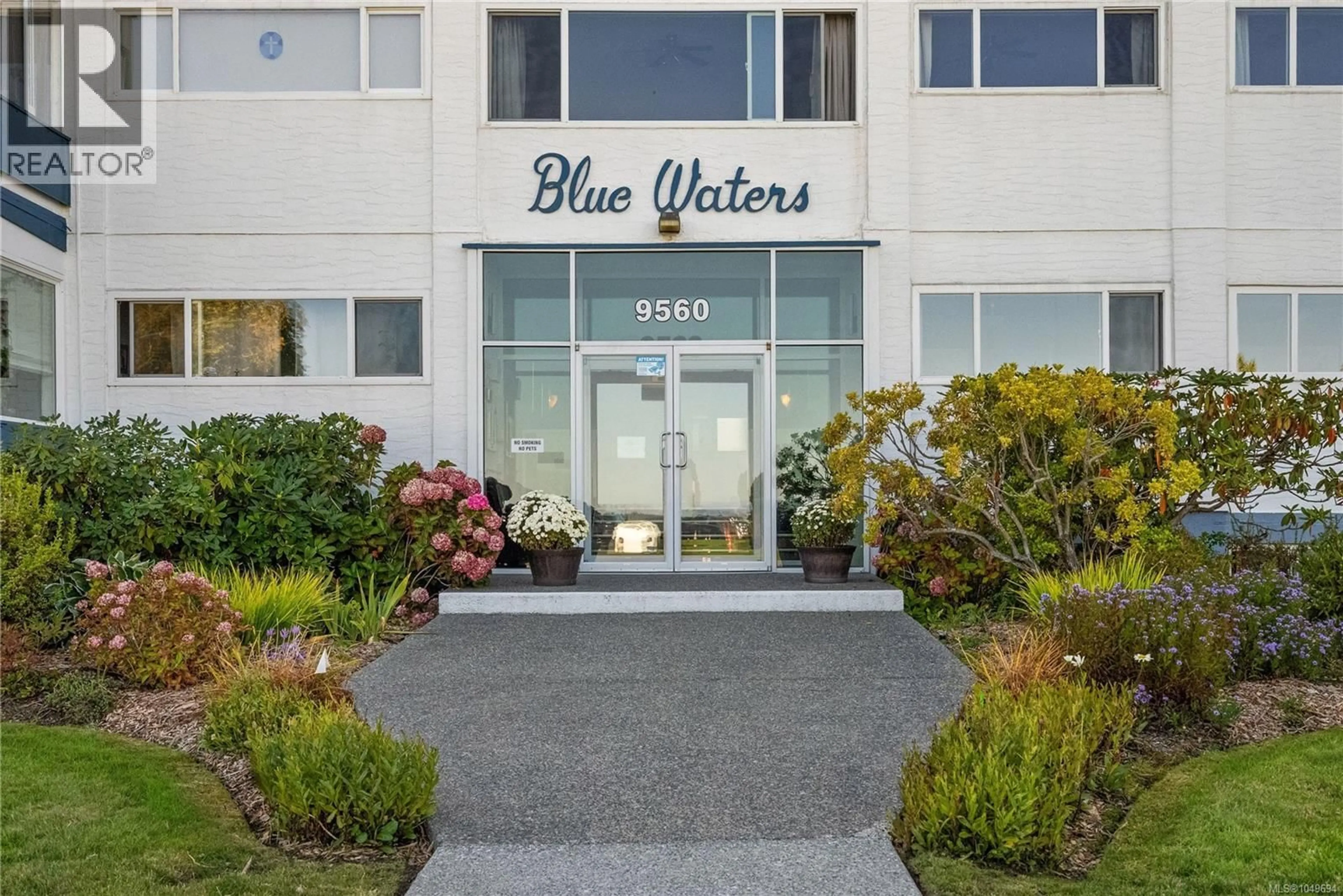 Indoor foyer for 315 - 9560 FIFTH STREET, Sidney British Columbia V8L2W5
