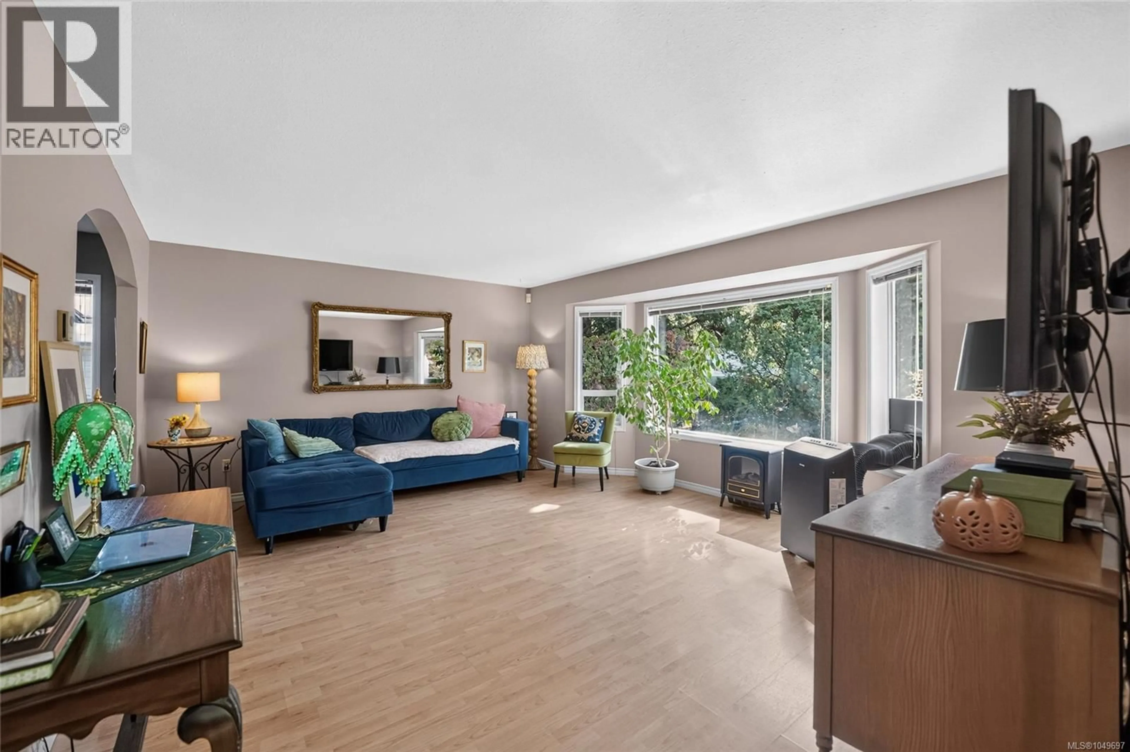 Living room with furniture, unknown for 3560 FALCON DRIVE, Nanaimo British Columbia V9T4G8