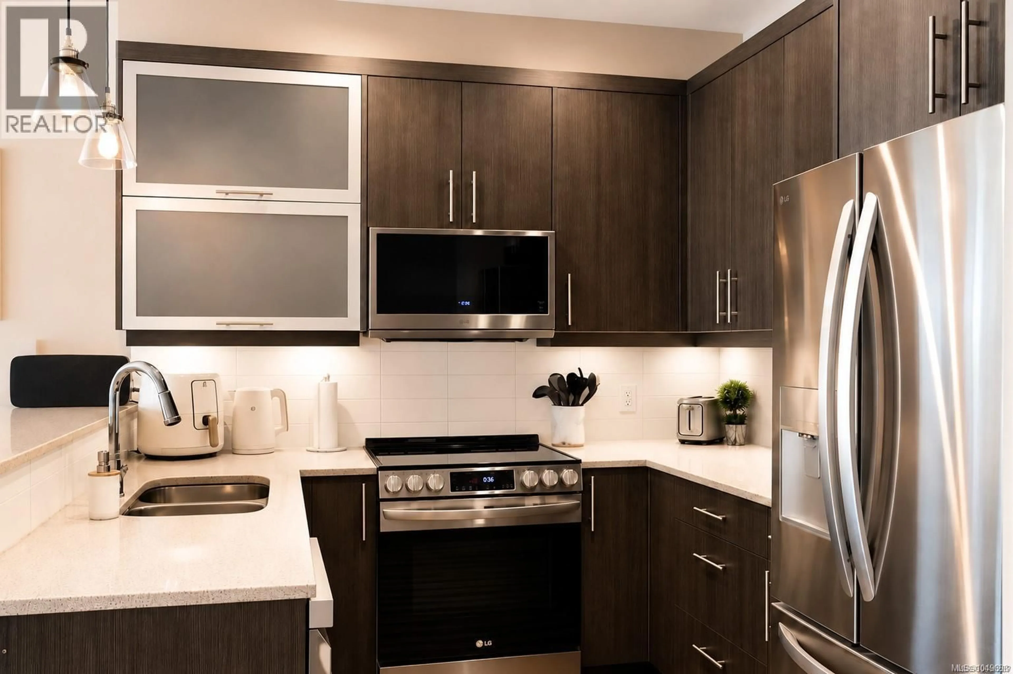 Contemporary kitchen, unknown for 108 - 2726 PEATT ROAD, Langford British Columbia V9B3V3