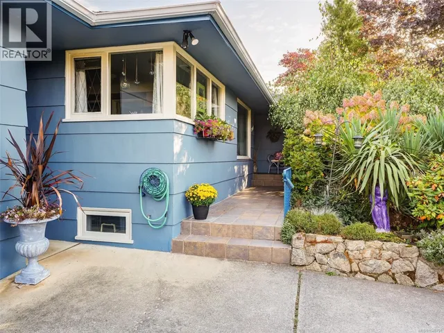2064 LANSDOWNE ROAD, Oak Bay 3