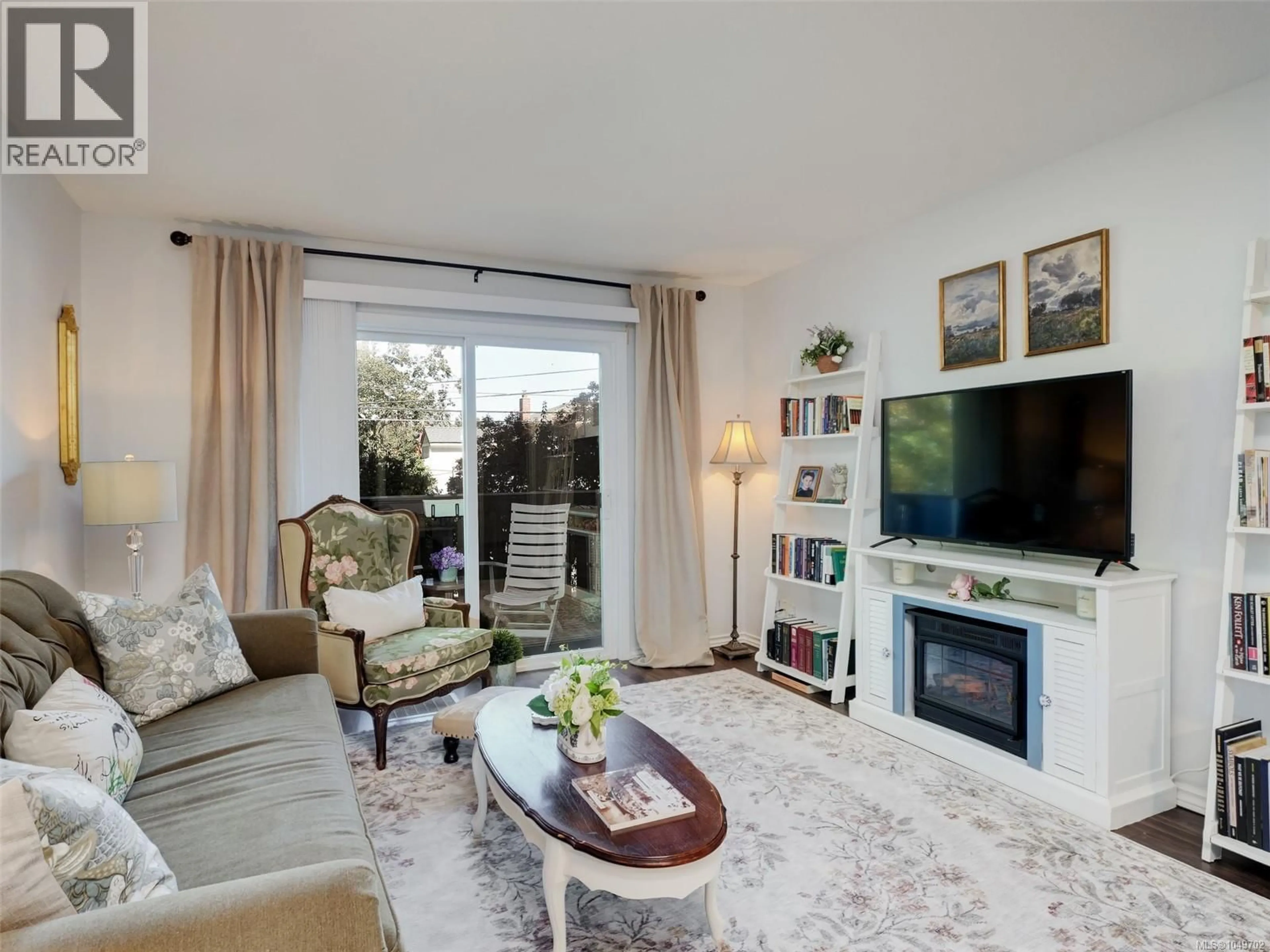 Living room with furniture, unknown for 201 - 1215 BAY STREET, Victoria British Columbia V8T1S7
