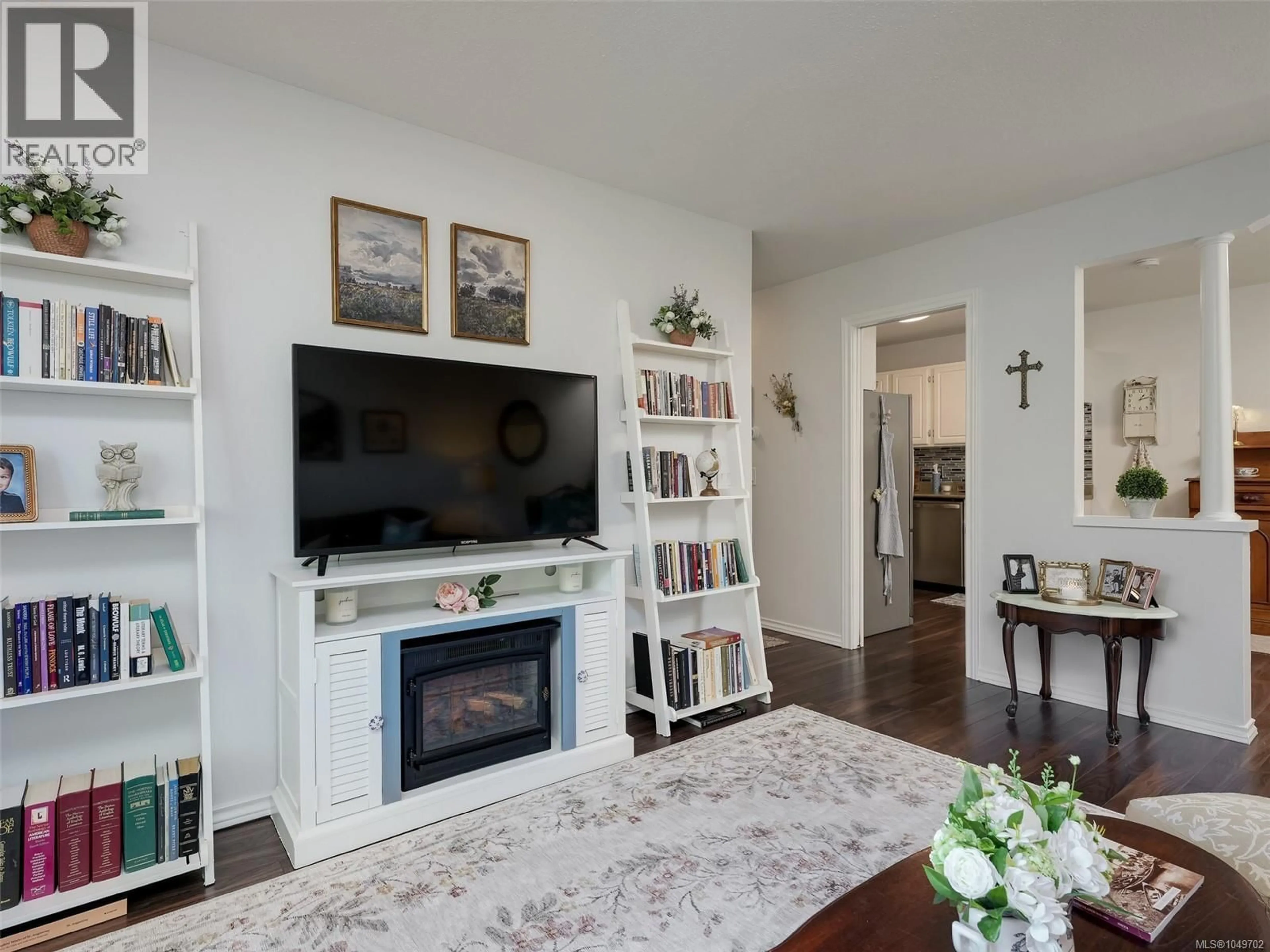 Living room with furniture, unknown for 201 - 1215 BAY STREET, Victoria British Columbia V8T1S7