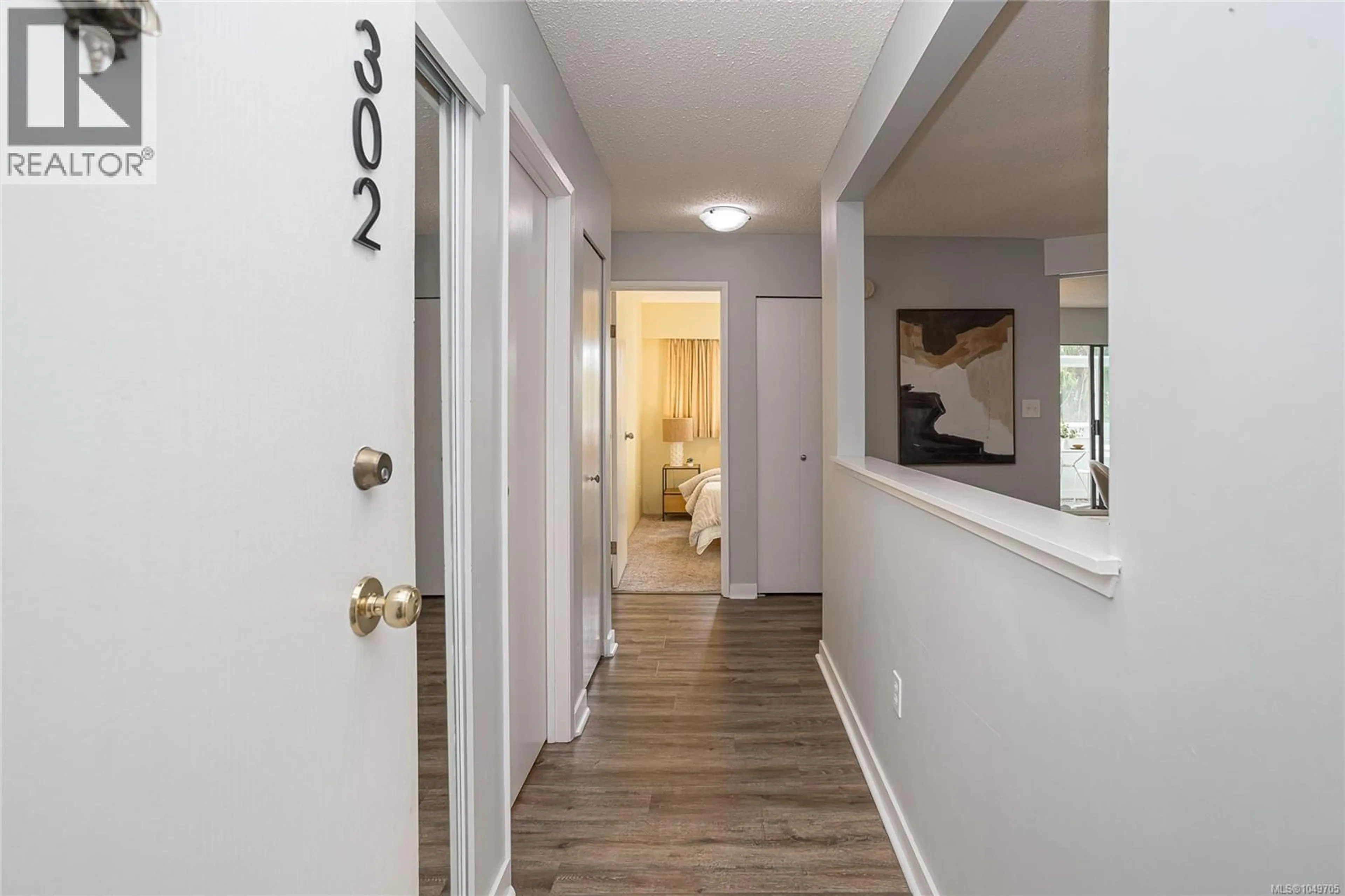 Indoor entryway for 302 - 924 COOK STREET, Victoria British Columbia V8V3Z3