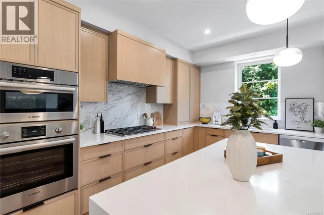 5 - 2590 PENRHYN STREET, Saanich 5
