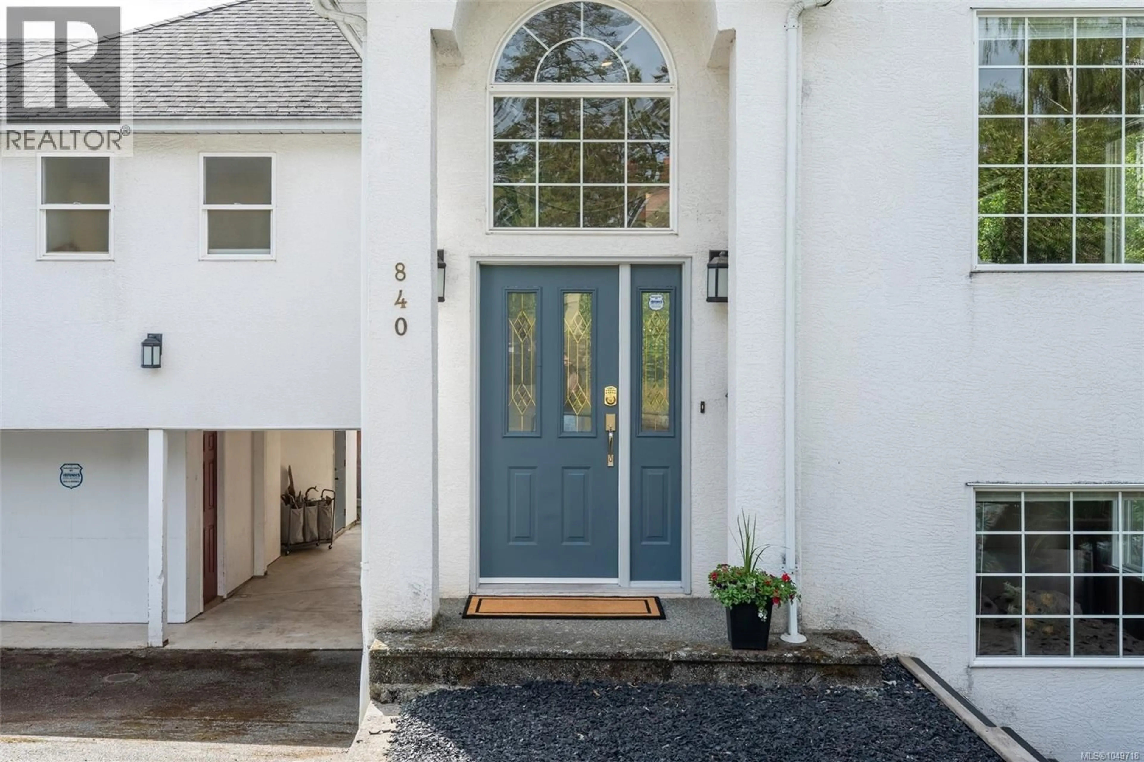 Indoor entryway for 840 TILLICUM ROAD, Esquimalt British Columbia V9A1Z7