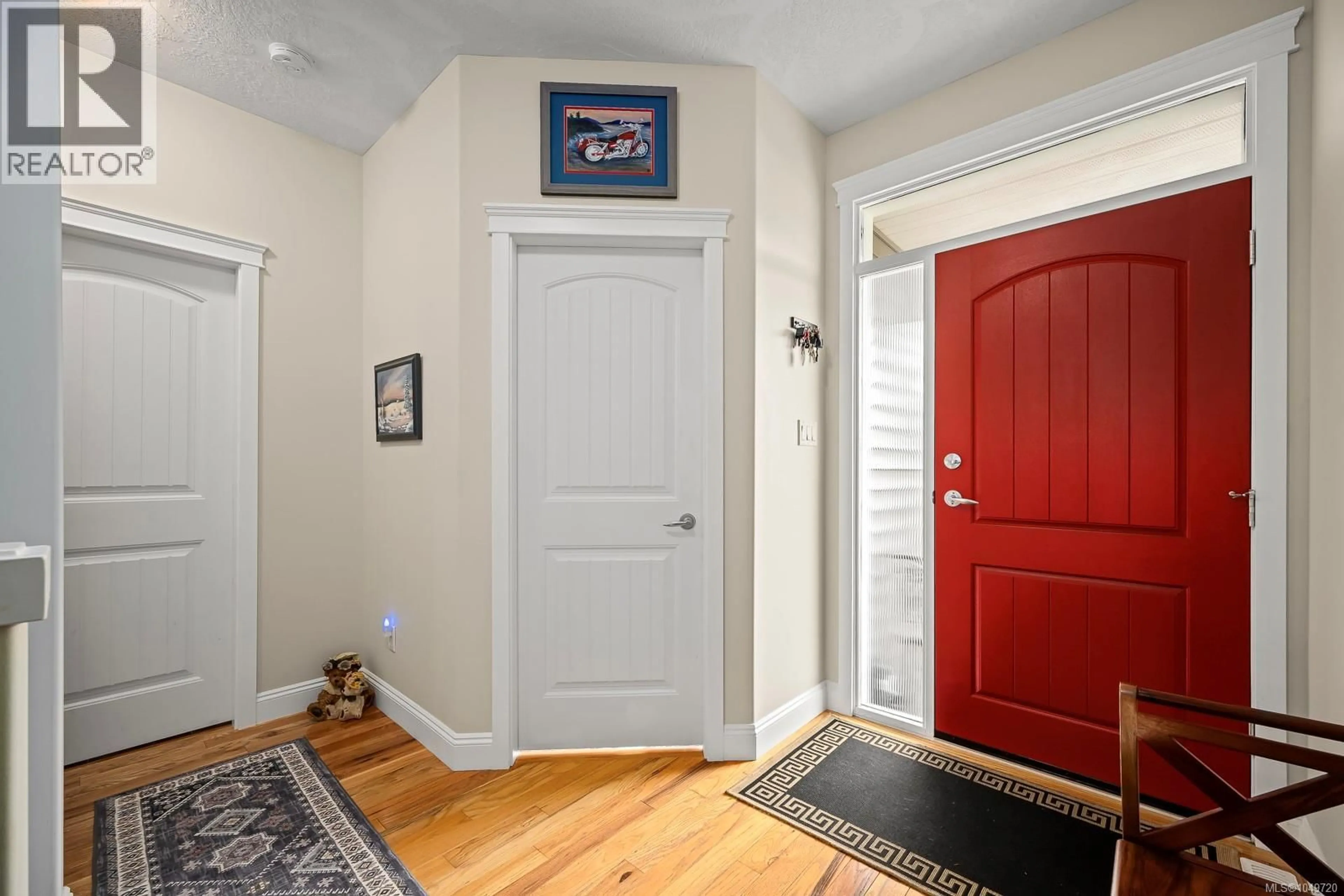 Indoor entryway for 2462 CANUCK PLACE, Comox British Columbia V9M0A9