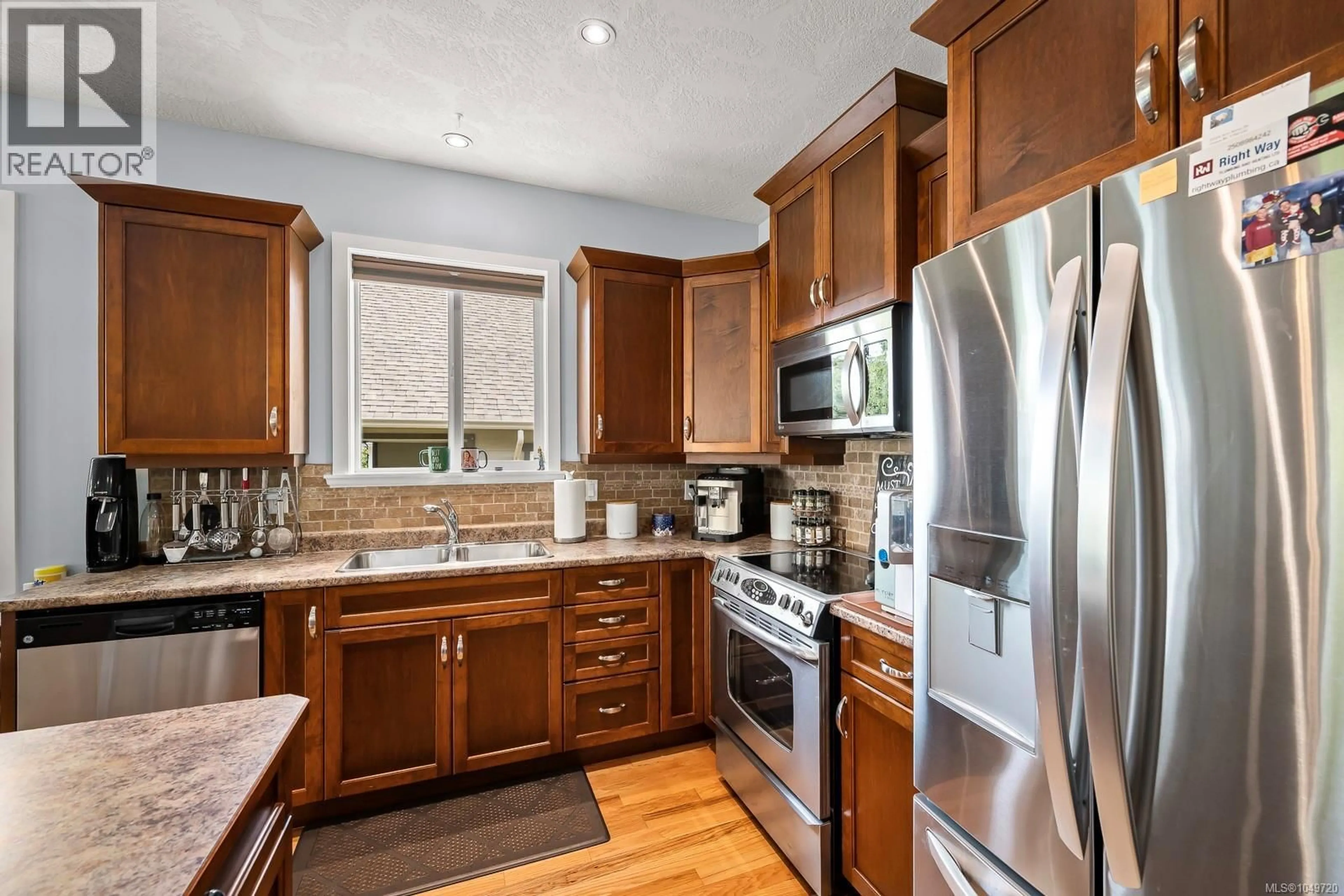 Standard kitchen, unknown for 2462 CANUCK PLACE, Comox British Columbia V9M0A9