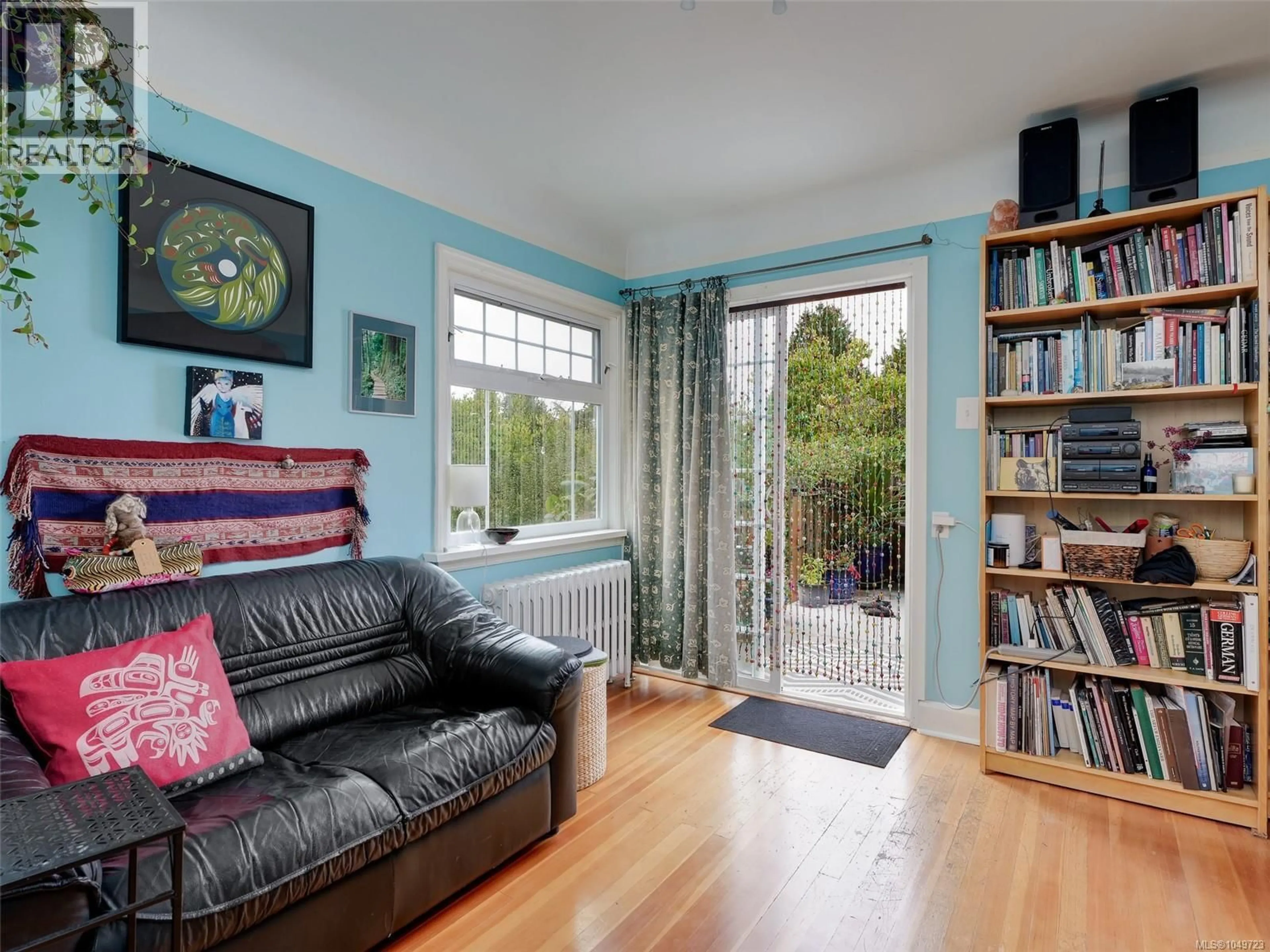 Living room with furniture, unknown for 1637 MCRAE AVENUE, Saanich British Columbia V8P1H2