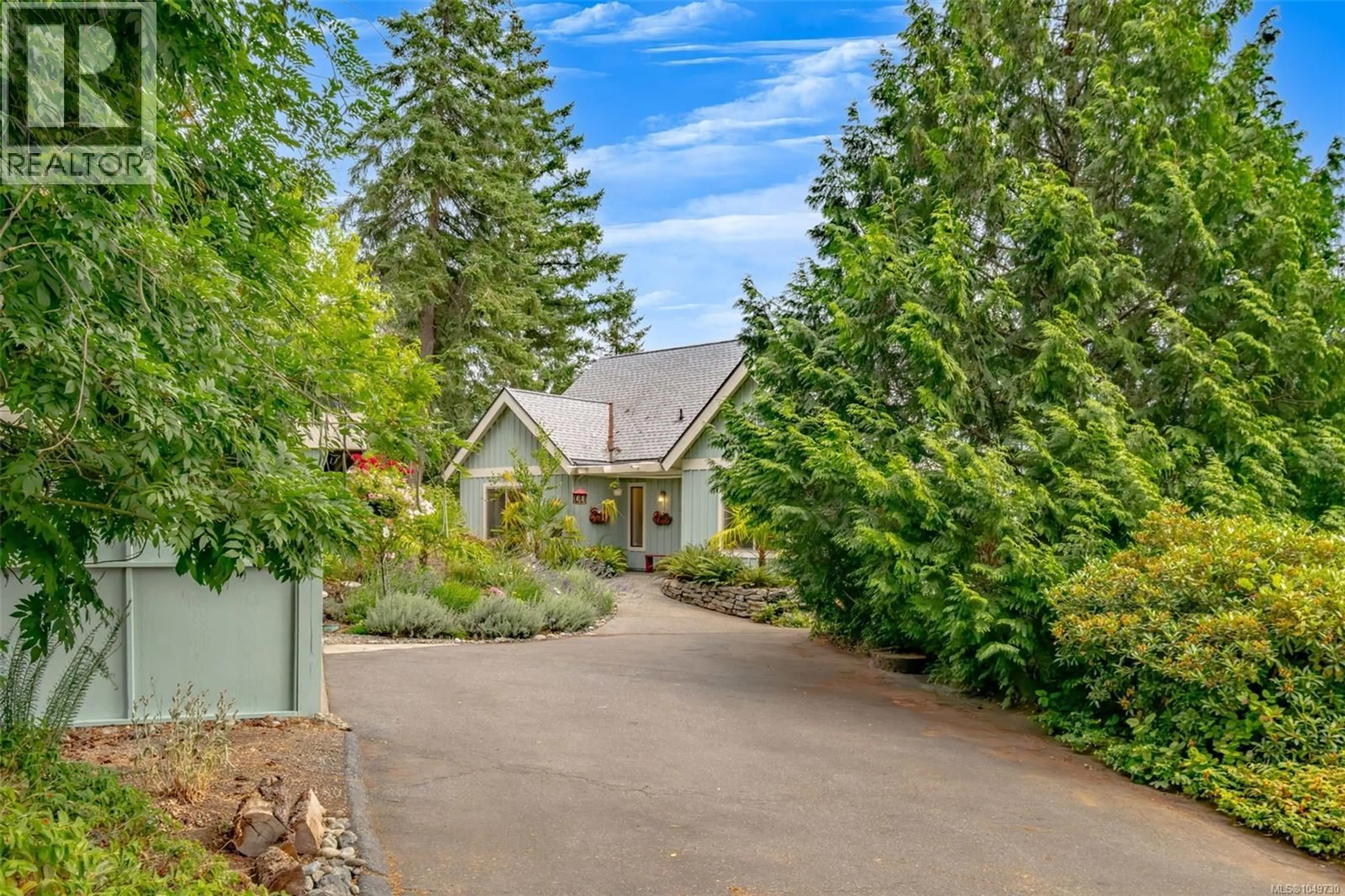 A pic from outside/outdoor area/front of a property/back of a property/a pic from drone, street for 881 GROUSE PLACE, Nanaimo British Columbia V9T5A4