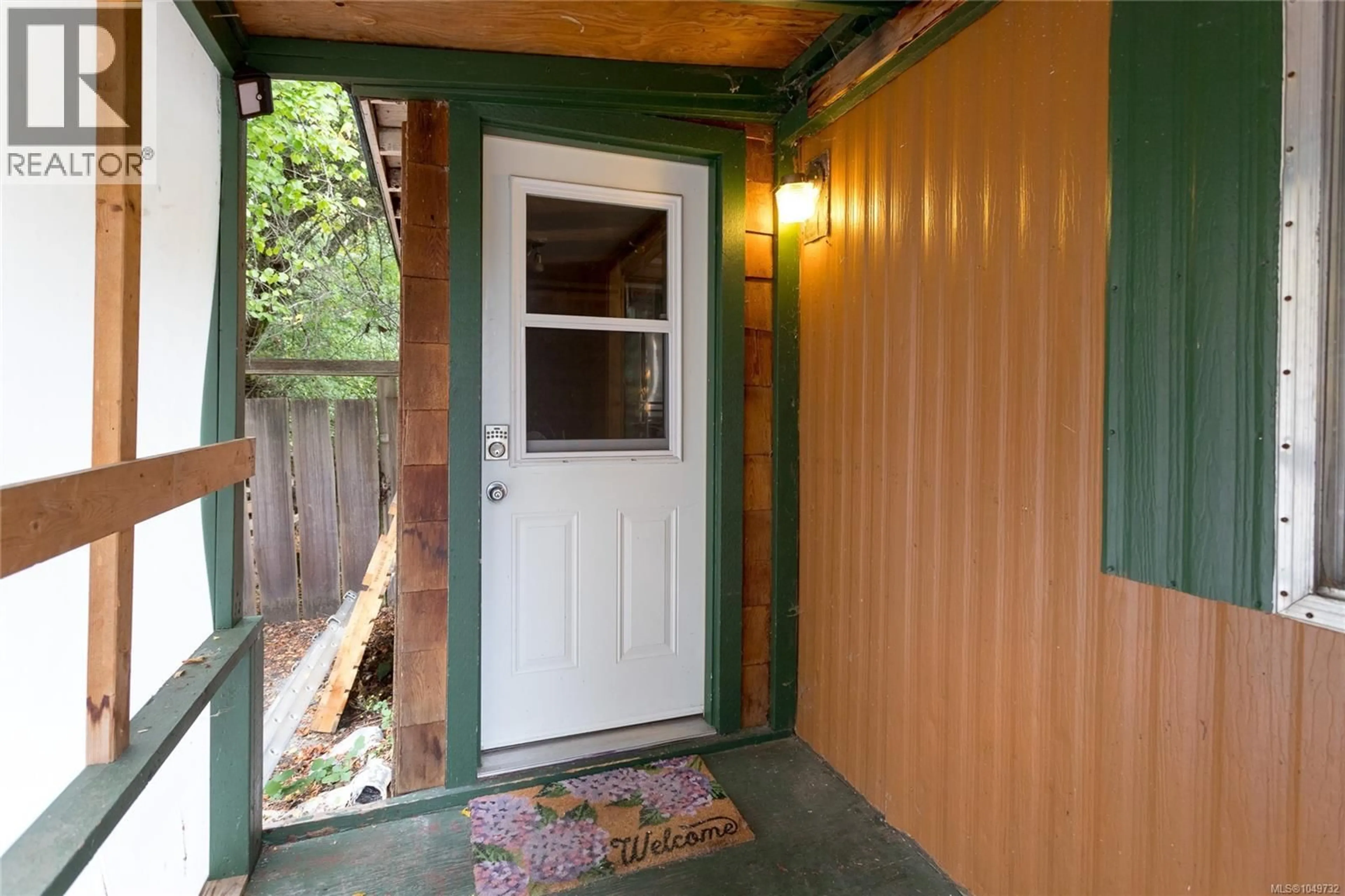 Indoor entryway for 1 - 2670 SOOKE RIVER ROAD, Sooke British Columbia V9Z0Y2