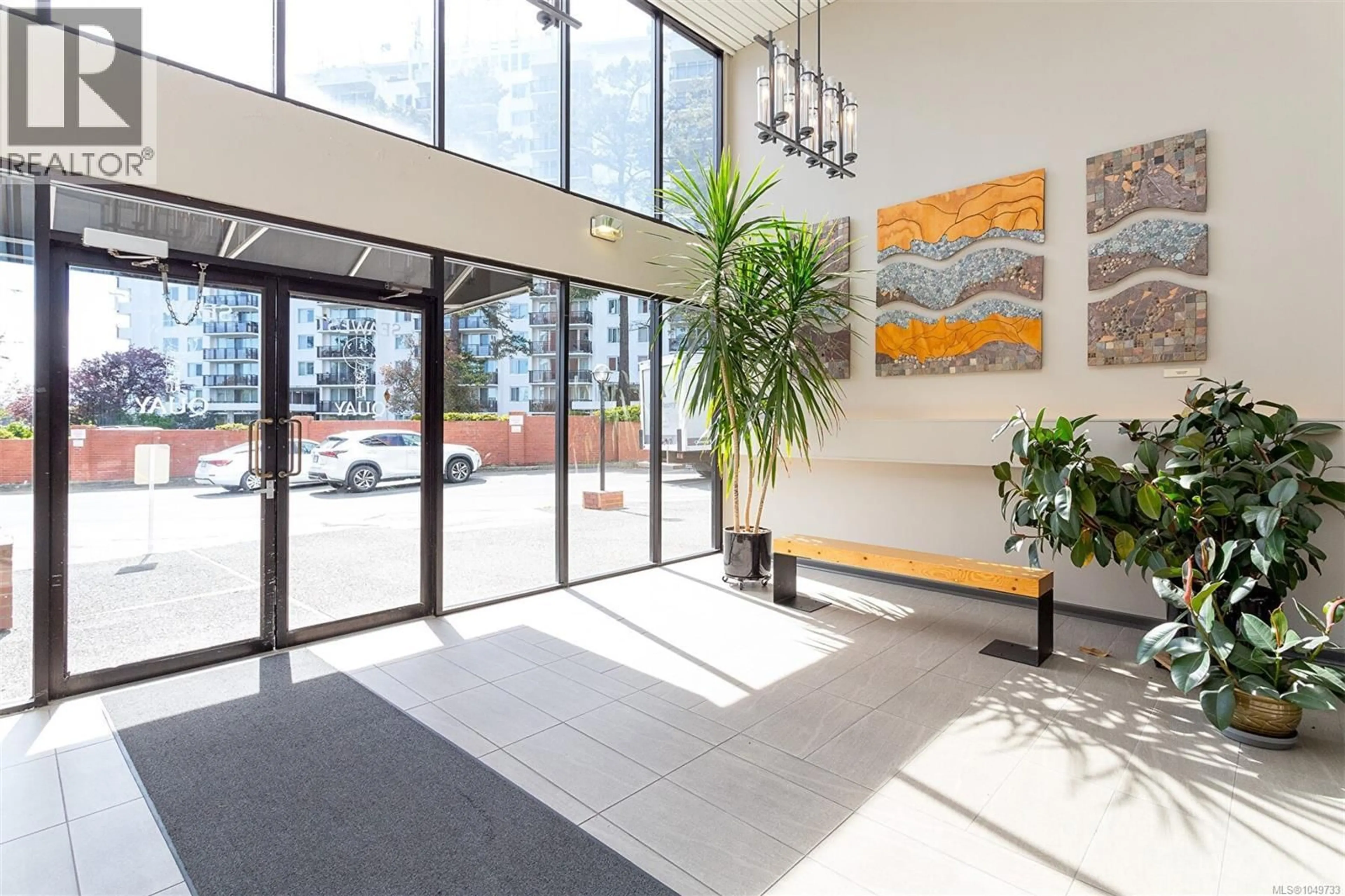 Indoor foyer for 201 - 327 MAITLAND STREET, Victoria British Columbia V9A7G7