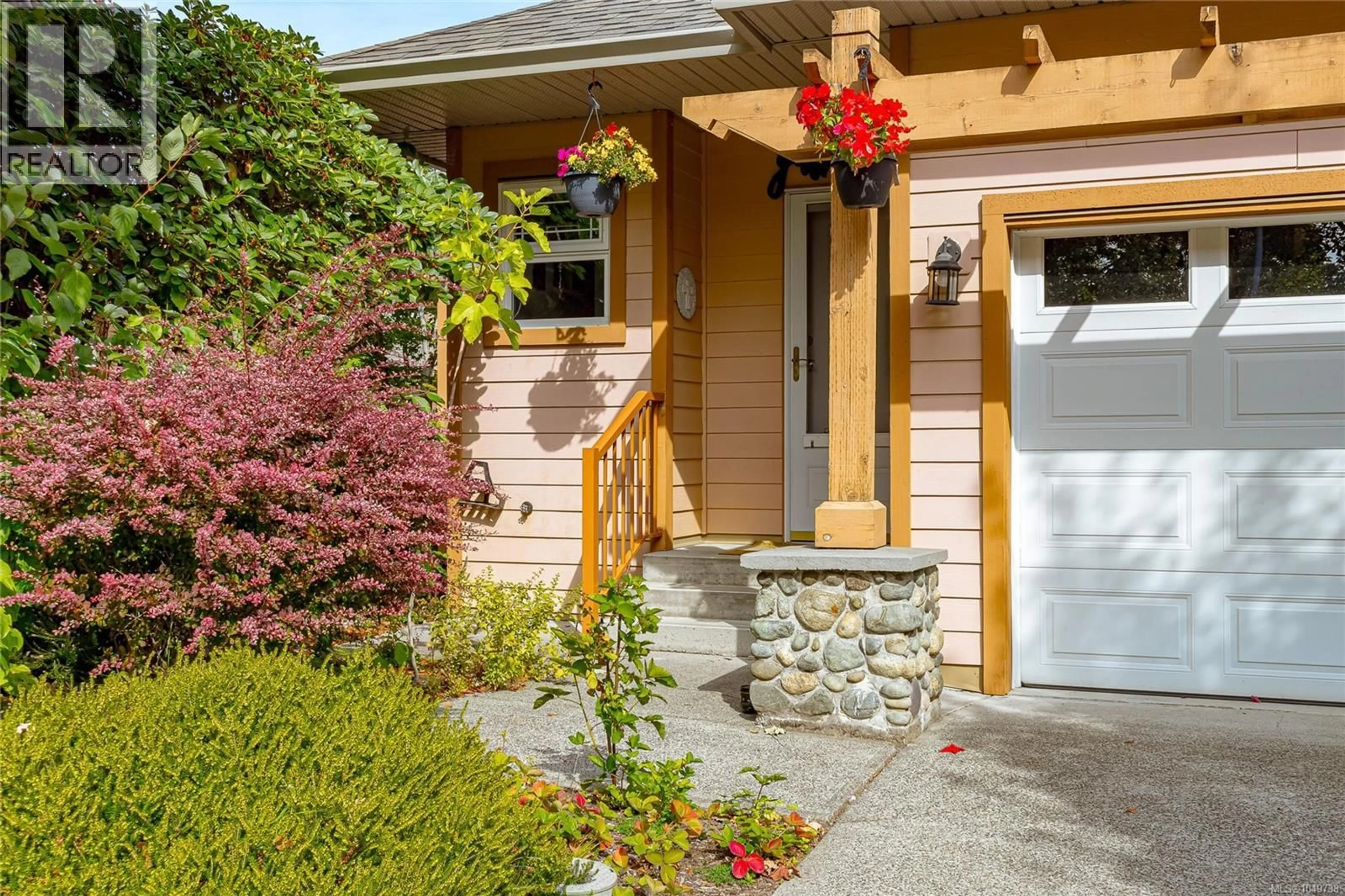 Indoor entryway for 7921 POLO PARK CRESCENT, Central Saanich British Columbia V8M2K2