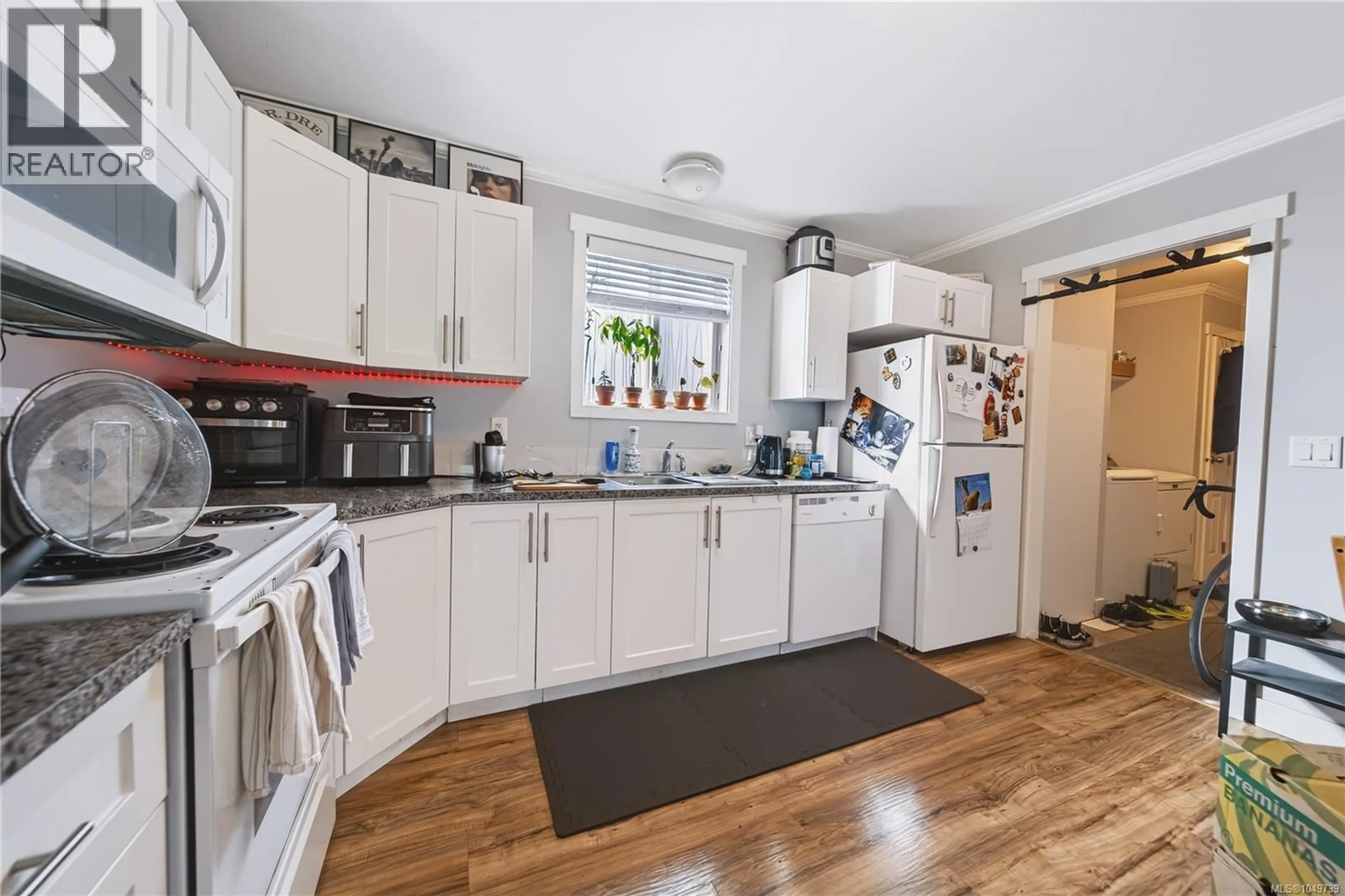 Standard kitchen, unknown for 980 MILLSTONE AVENUE, Nanaimo British Columbia V9S5B6