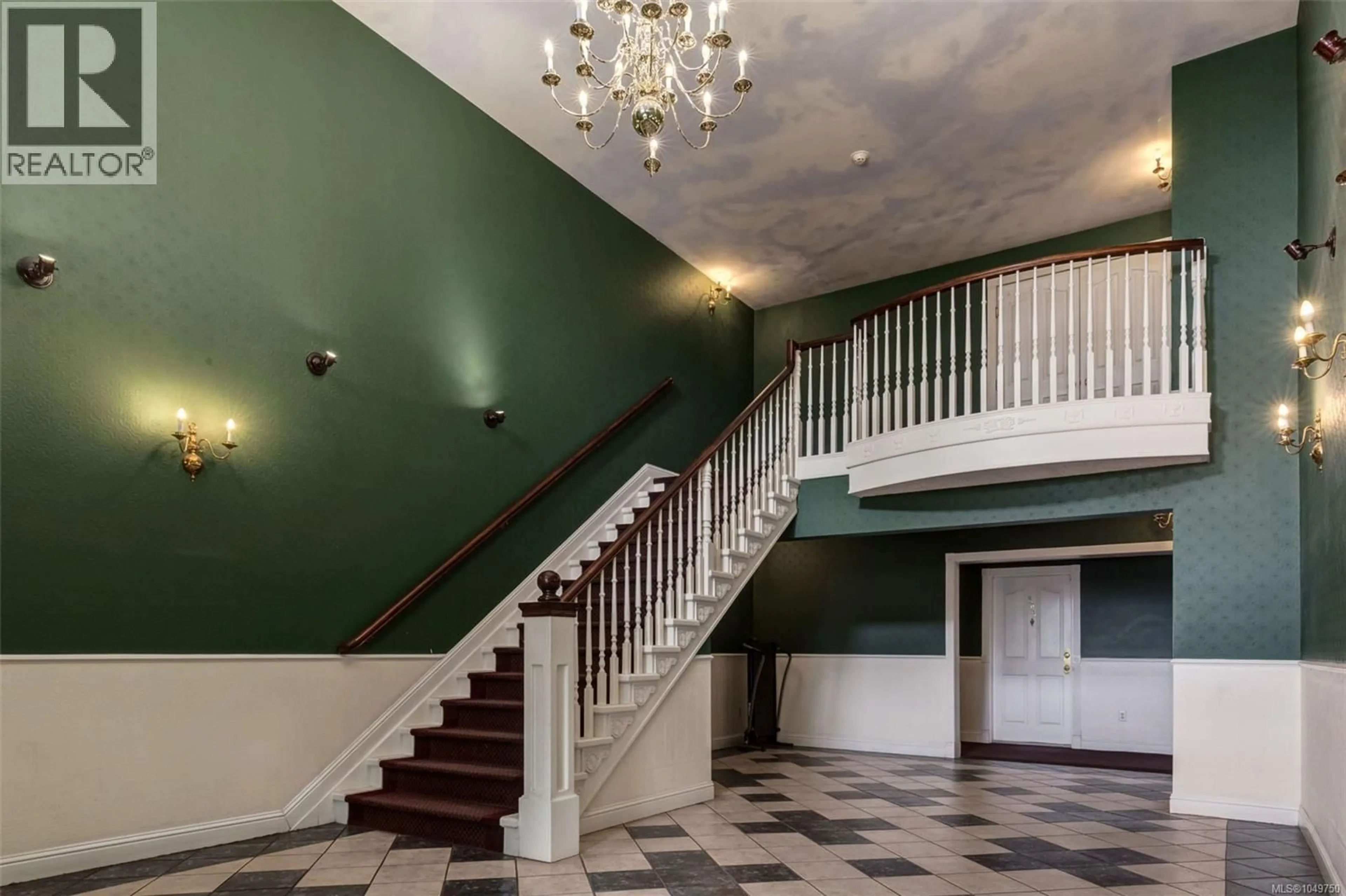 Indoor foyer for 204 - 645 SELBY STREET, Nanaimo British Columbia V9R2S2