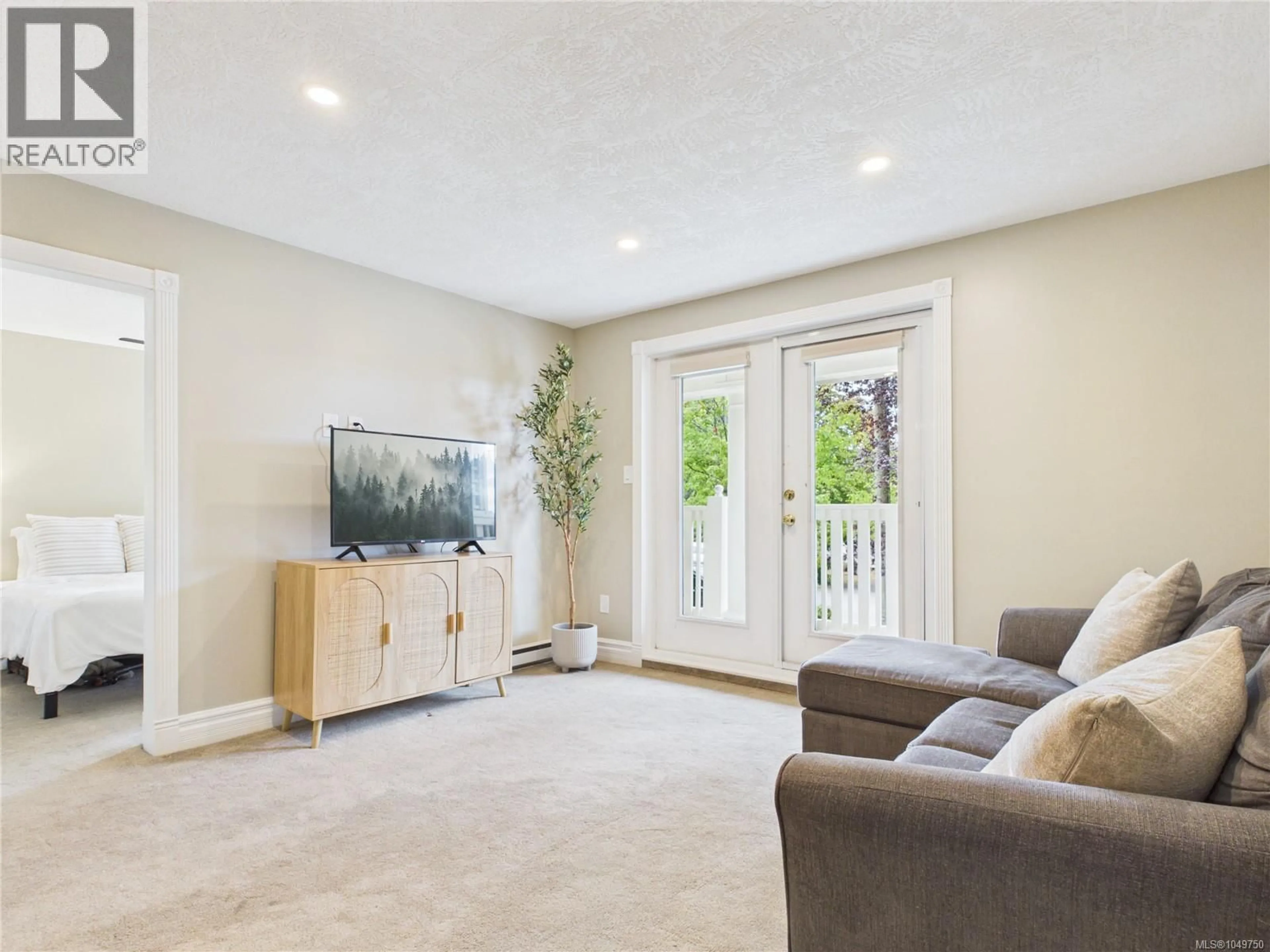 Living room with furniture, unknown for 204 - 645 SELBY STREET, Nanaimo British Columbia V9R2S2