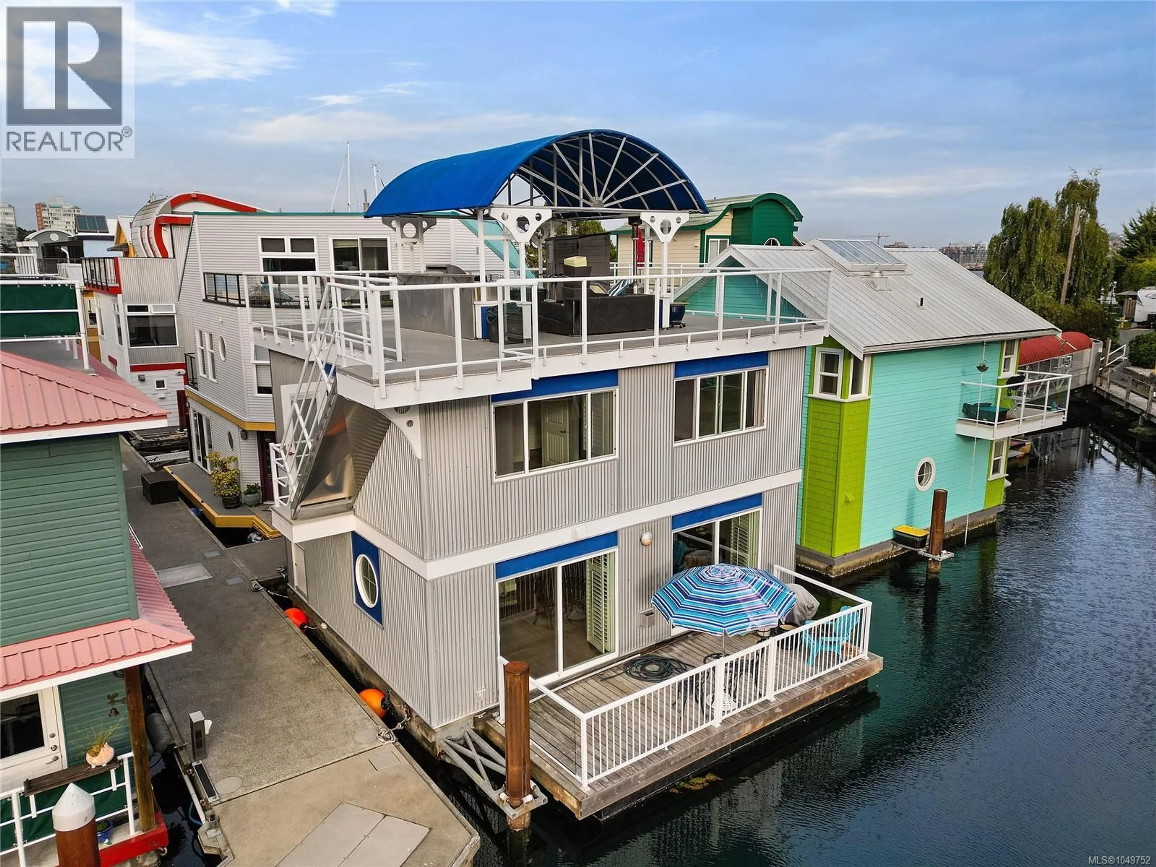 Home with vinyl exterior material, water/lake/river/ocean view for FH7 - 445 HEAD STREET, Esquimalt British Columbia V9A5S1