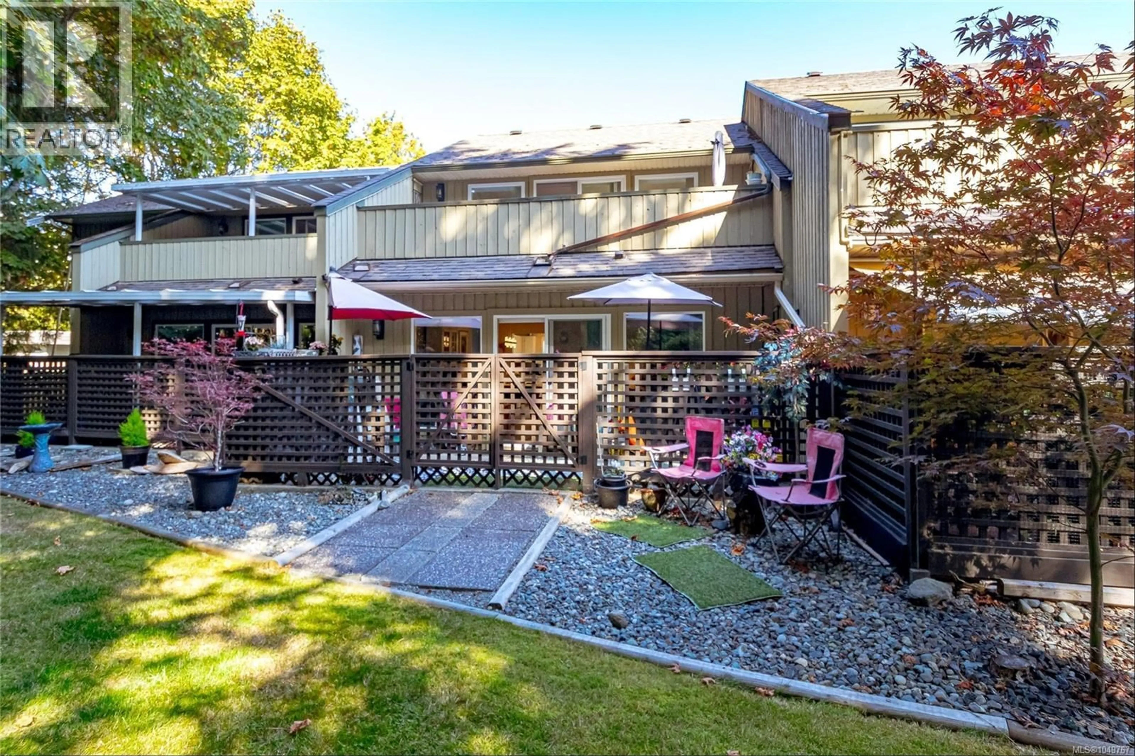 Patio, street for 8 - 3350 ISLAND HIGHWAY WEST, Qualicum Beach British Columbia V9K2S2