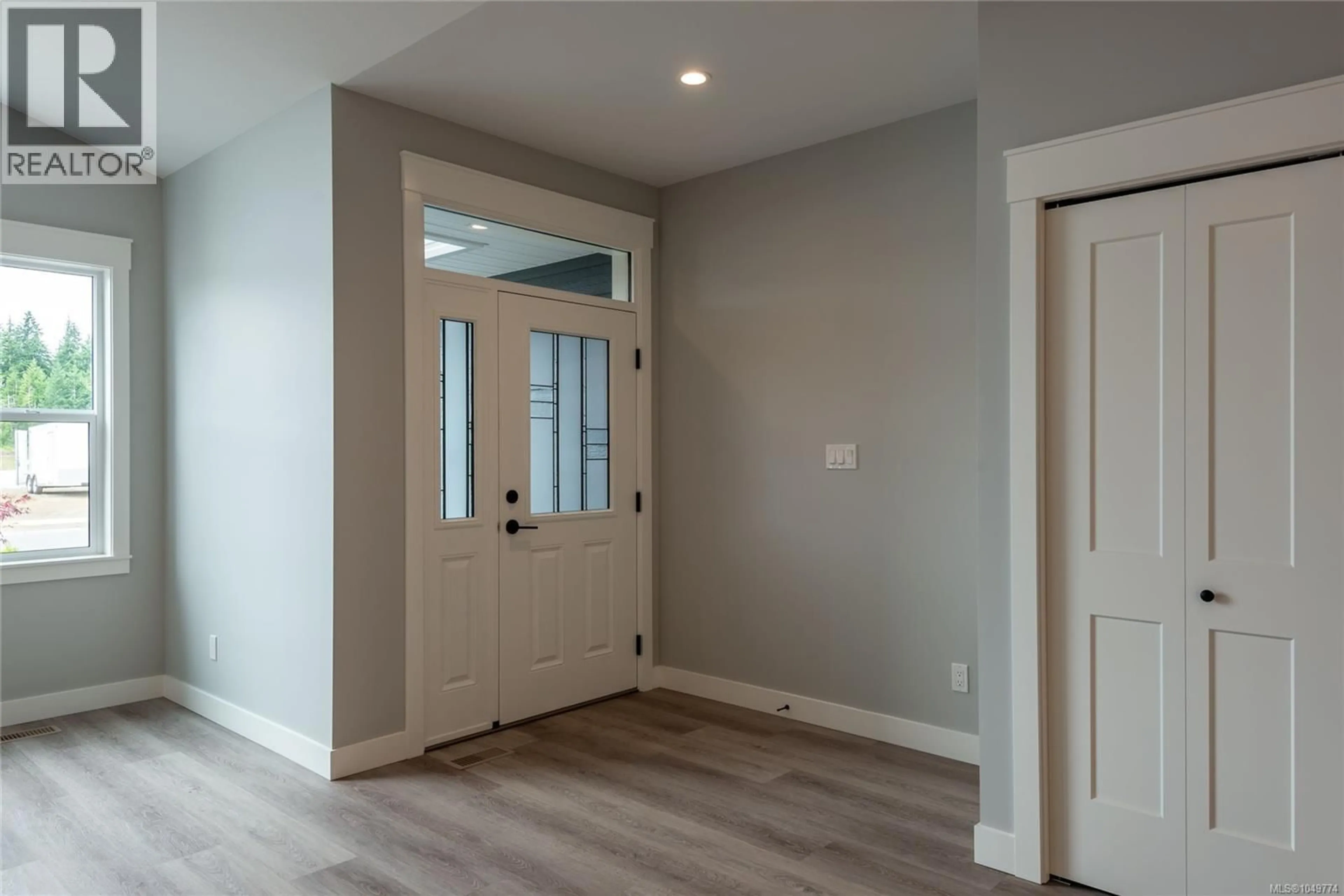 Indoor entryway for 1385 WHISTLEPUNK WAY, Campbell River British Columbia V9W5C5