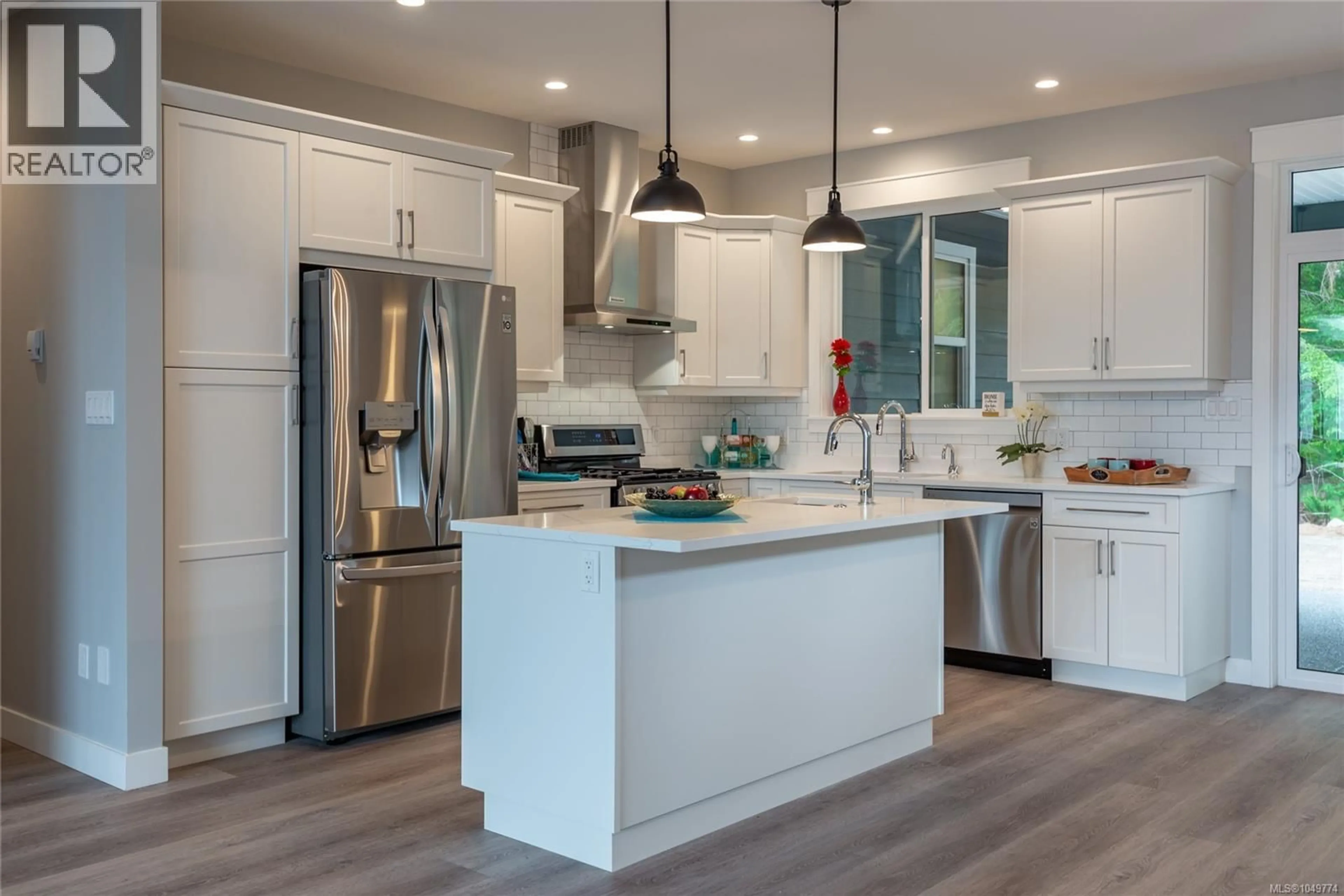 Contemporary kitchen, unknown for 1385 WHISTLEPUNK WAY, Campbell River British Columbia V9W5C5