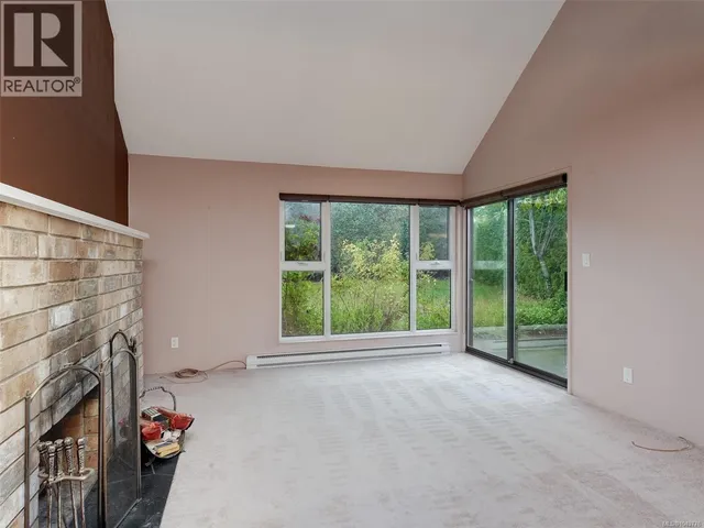 3 - 1315 GLADSTONE AVENUE, Victoria 4