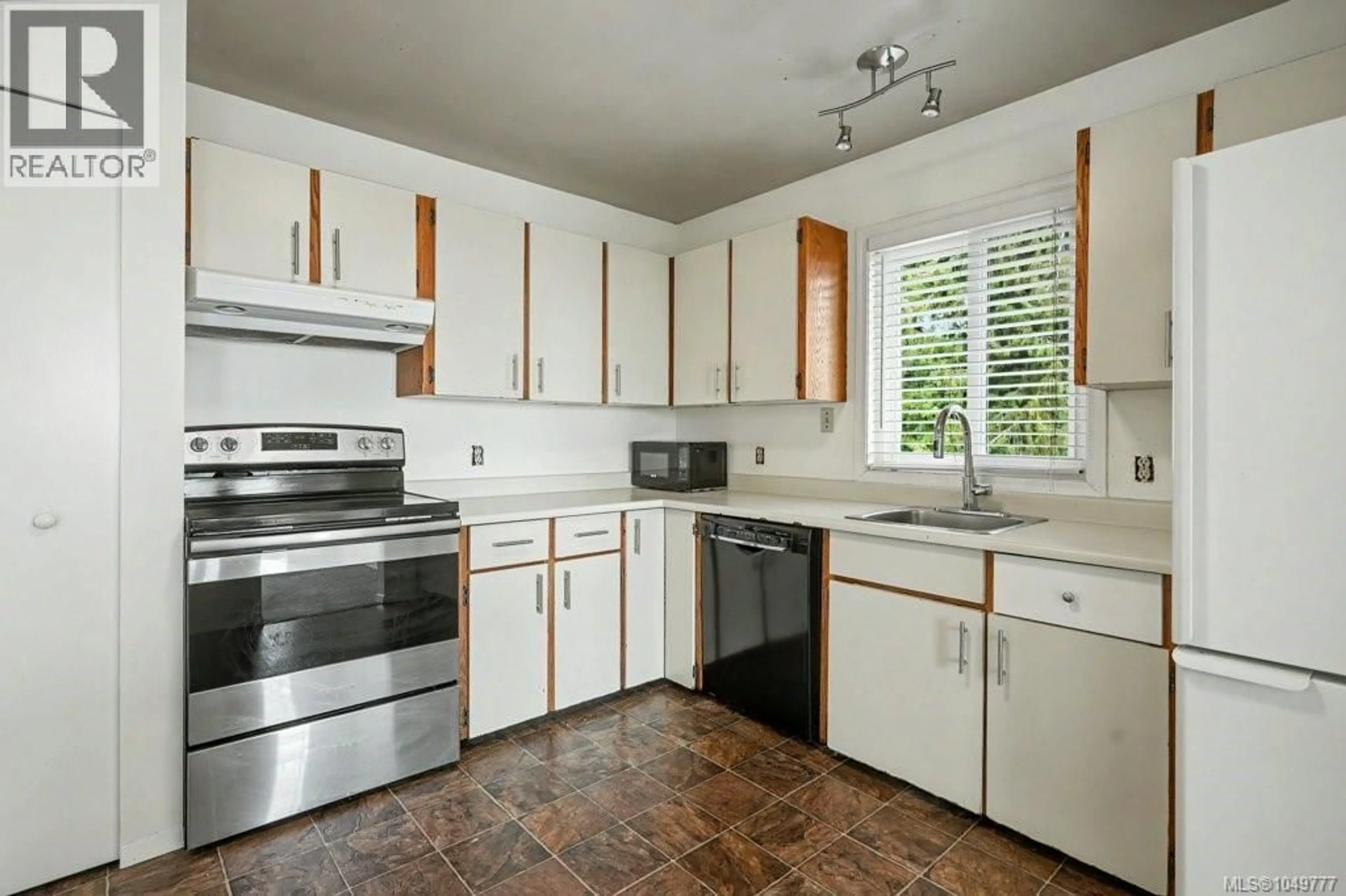 Standard kitchen, unknown for A - 3370 FULTON ROAD, Colwood British Columbia V9C2T9