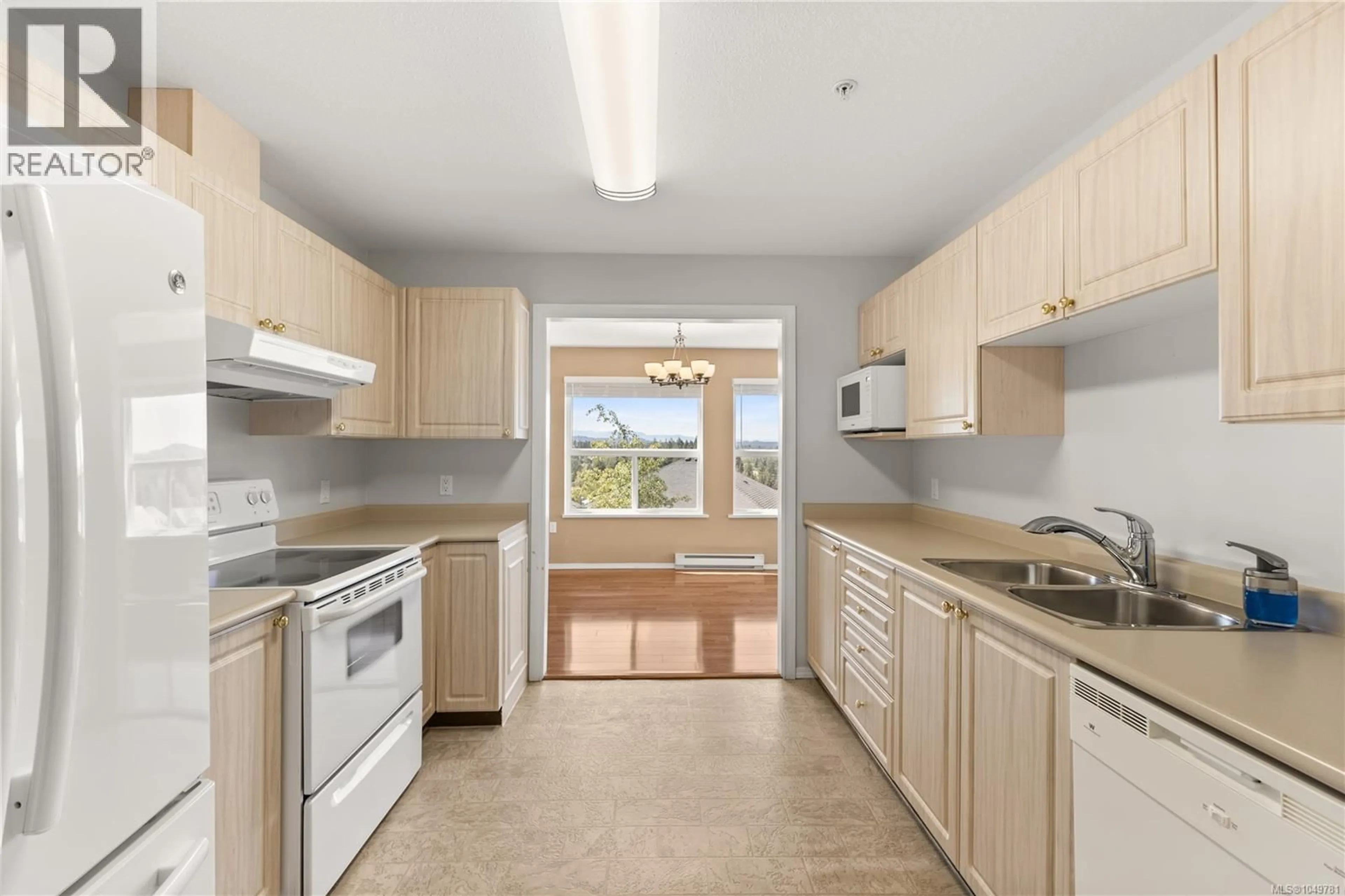 Standard kitchen, unknown for 207 - 280 DOGWOOD STREET SOUTH, Campbell River British Columbia V9W6Y7
