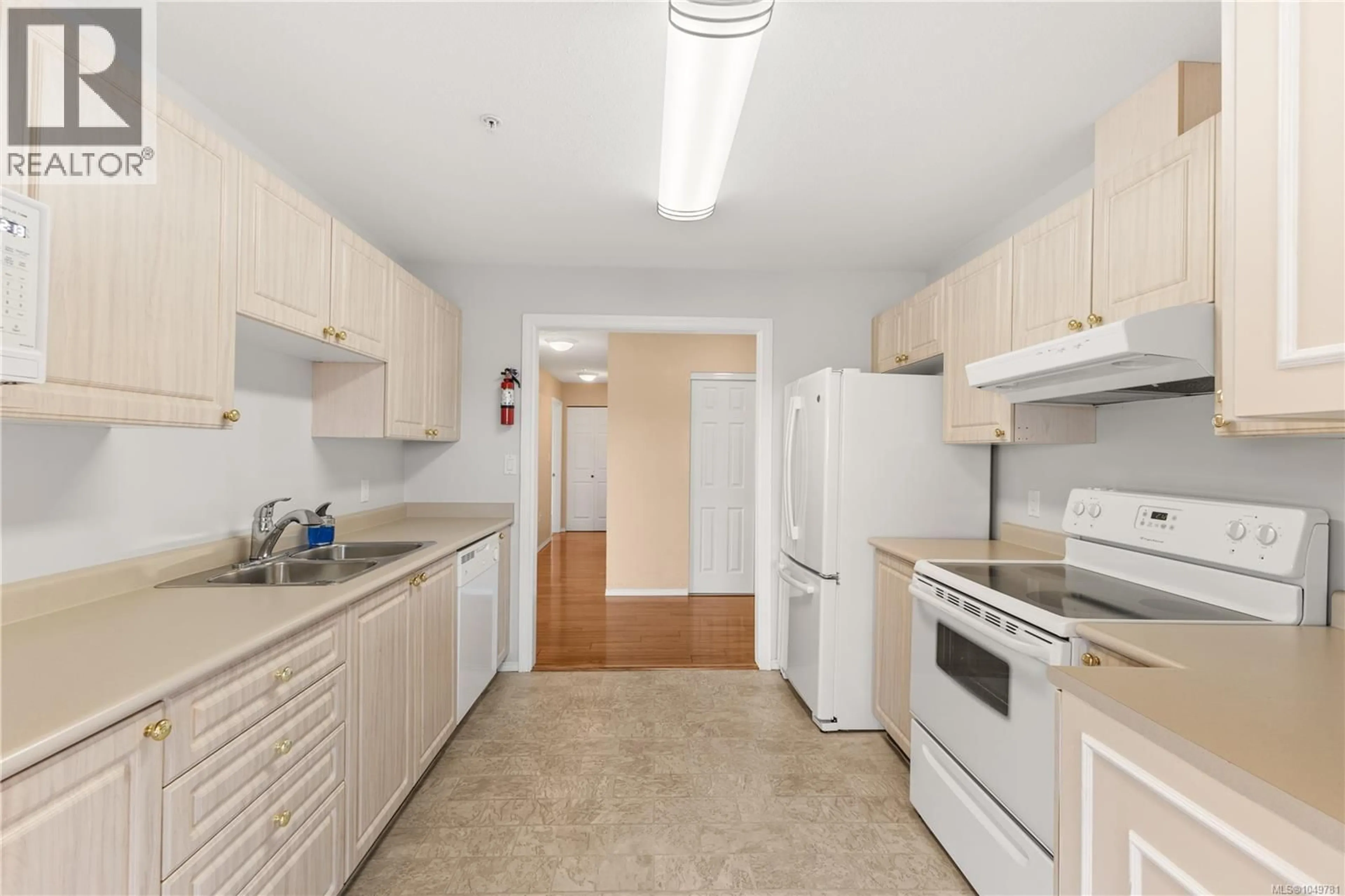 Standard kitchen, unknown for 207 - 280 DOGWOOD STREET SOUTH, Campbell River British Columbia V9W6Y7