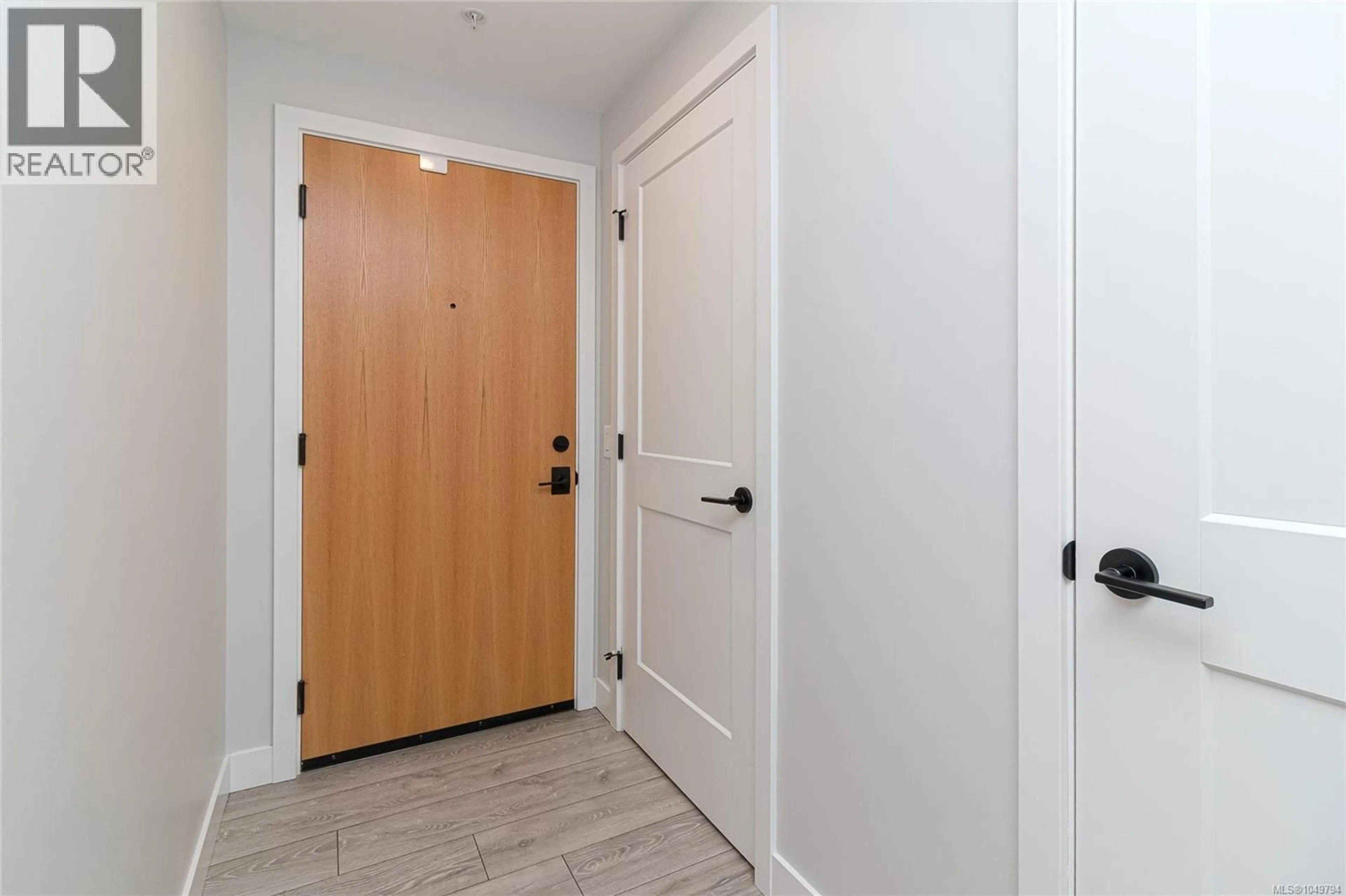 Indoor entryway for 115 - 950 WHIRLAWAY CRESCENT, Langford British Columbia V9B6W6