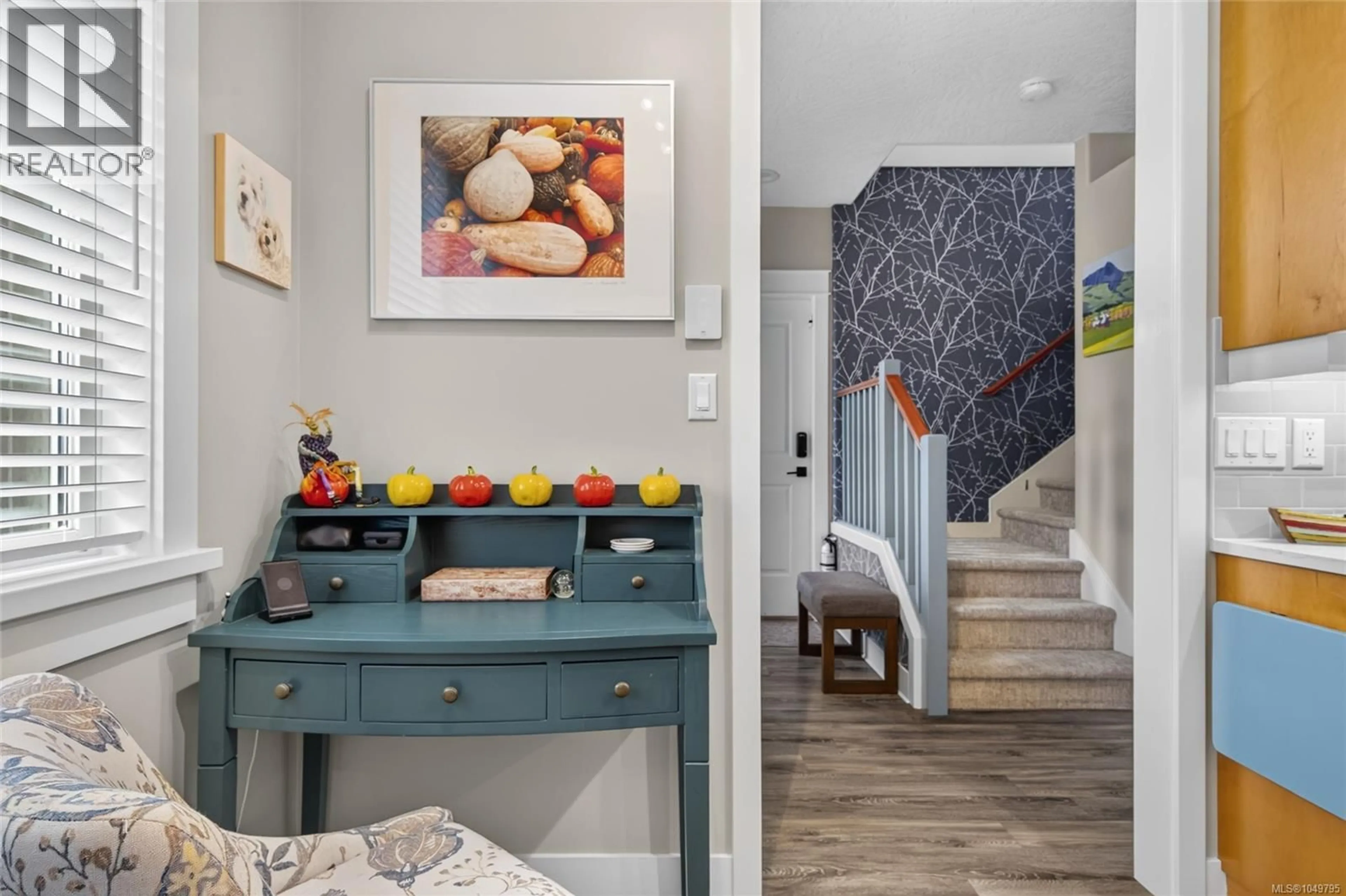 Indoor entryway for 2B - 7250 WEST SAANICH ROAD, Central Saanich British Columbia V8M0A3