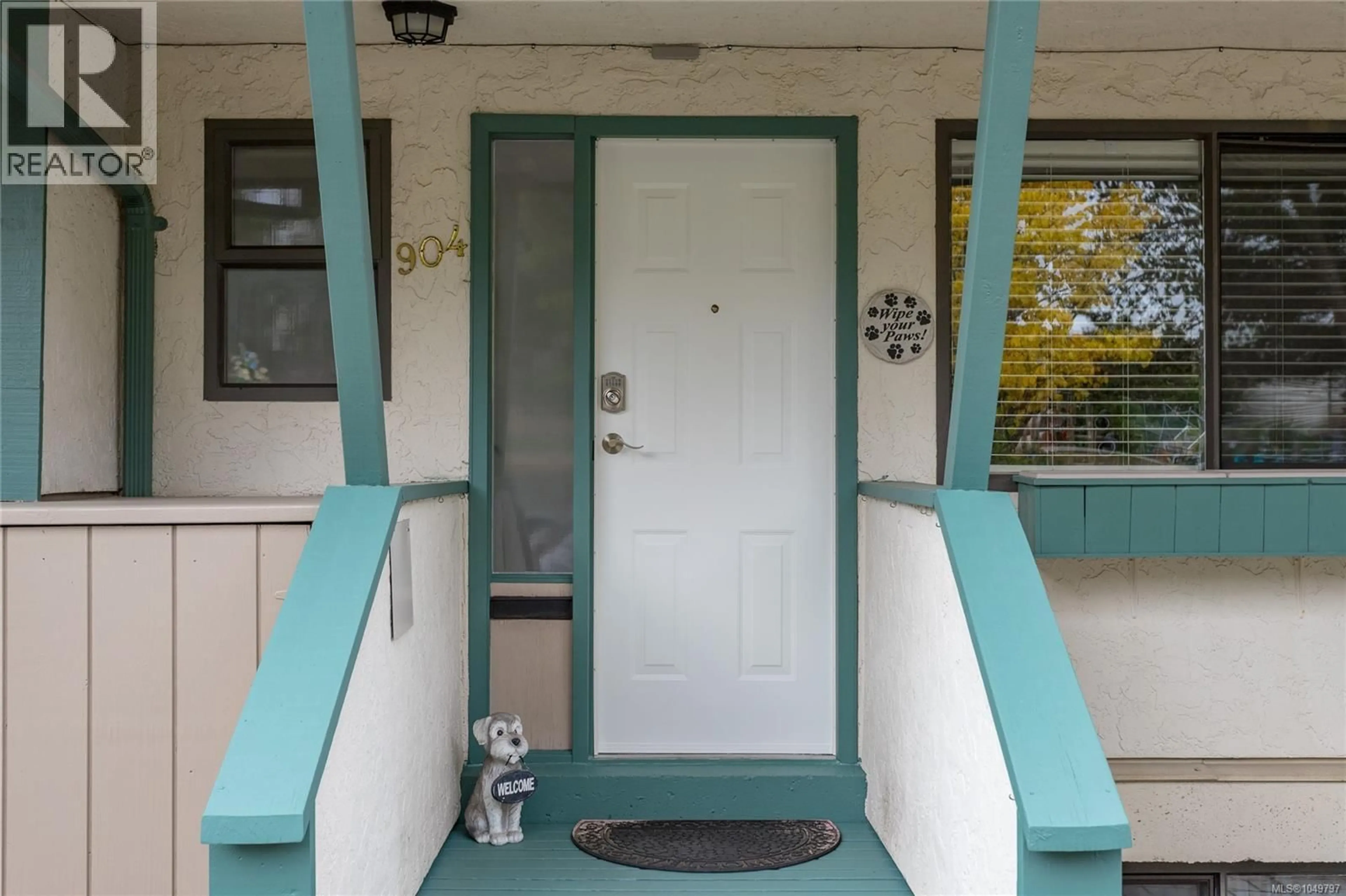 Indoor entryway for 904 - 640 BROADWAY STREET, Saanich British Columbia V8Z2G4