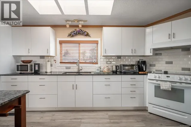 1839 VALLEY OAK DRIVE, Nanaimo 2