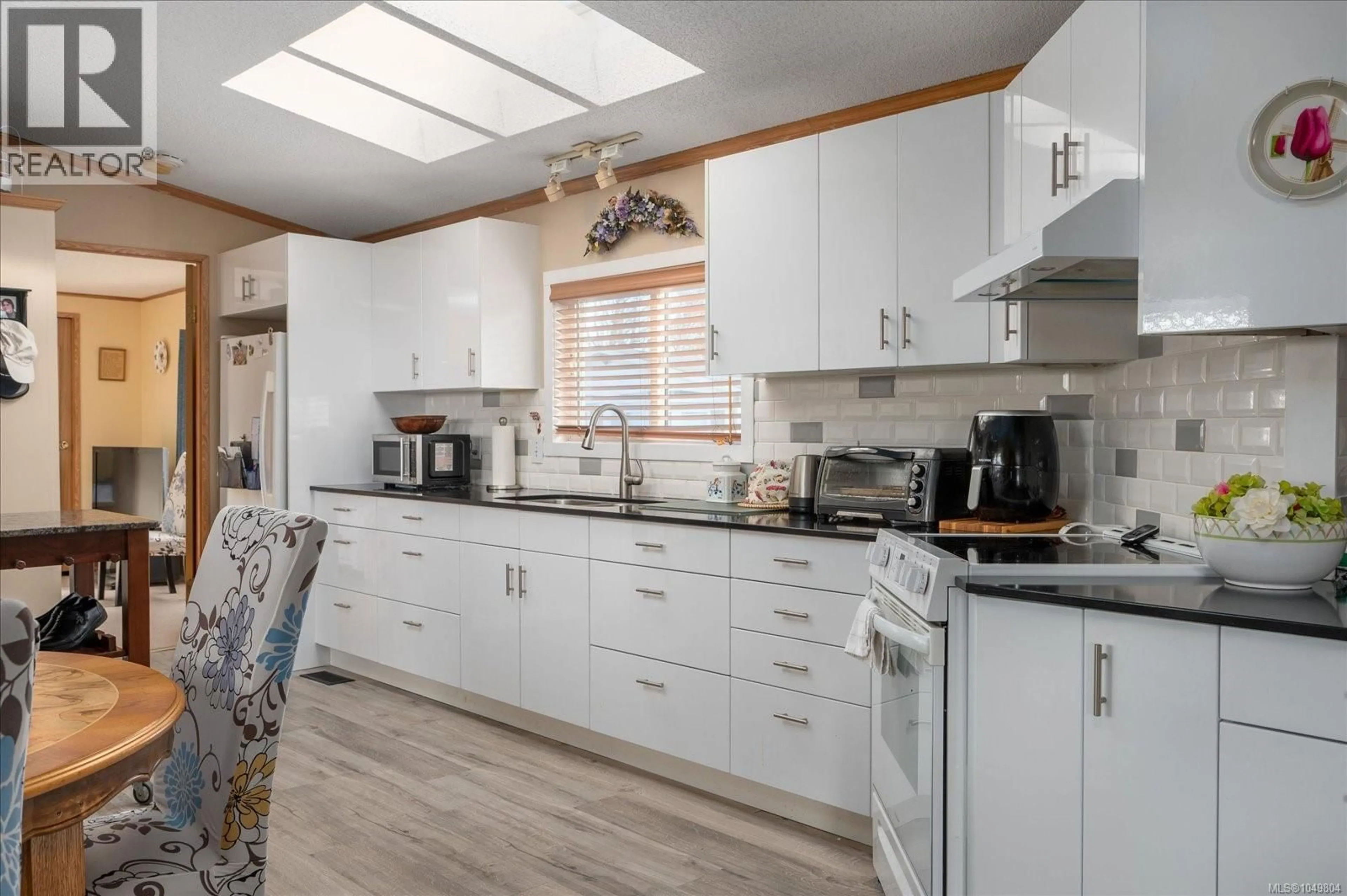 Open concept kitchen, unknown for 1839 VALLEY OAK DRIVE, Nanaimo British Columbia V9R6N1