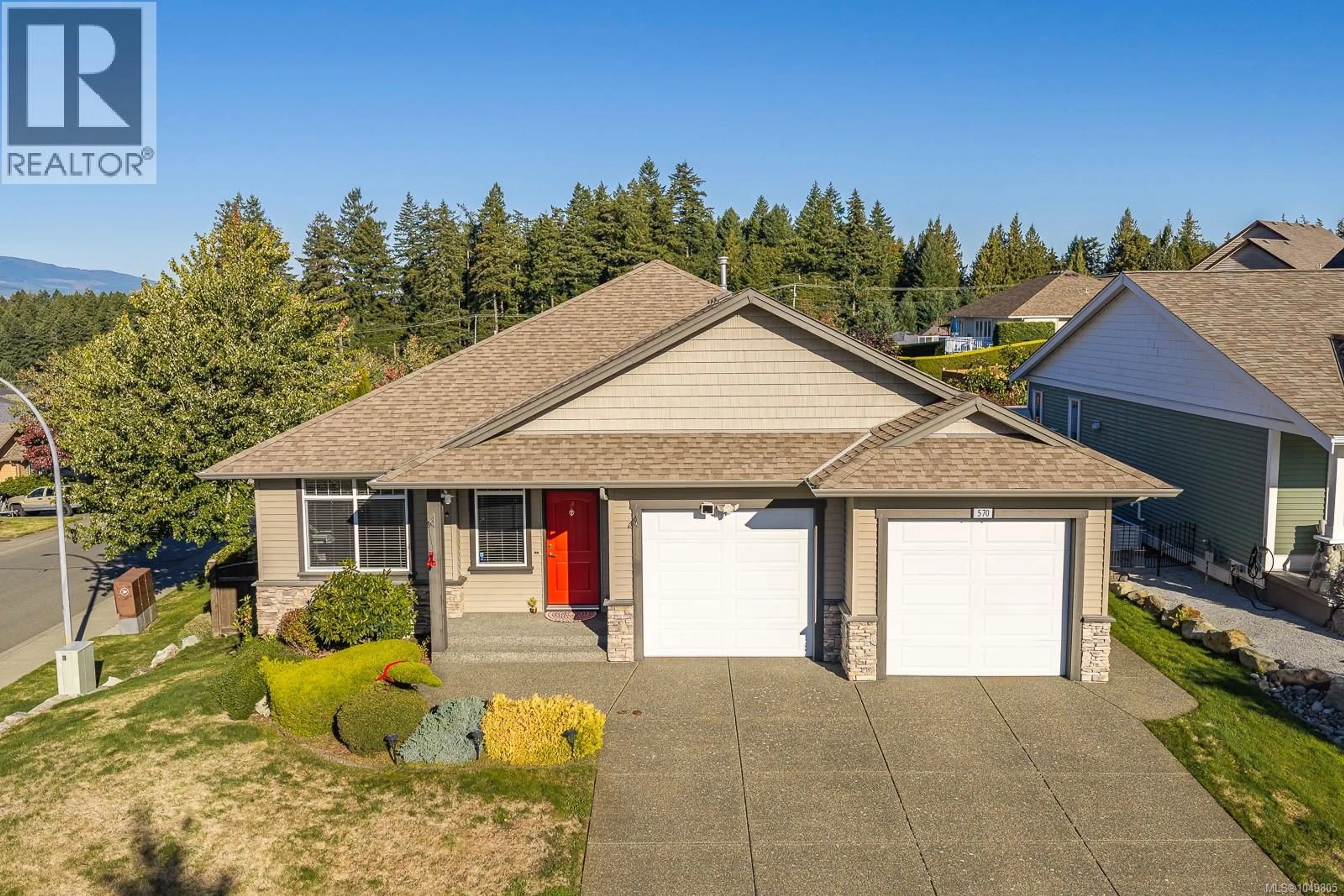 Home with vinyl exterior material, street for 570 SPITFIRE DRIVE, Comox British Columbia V9M0A1