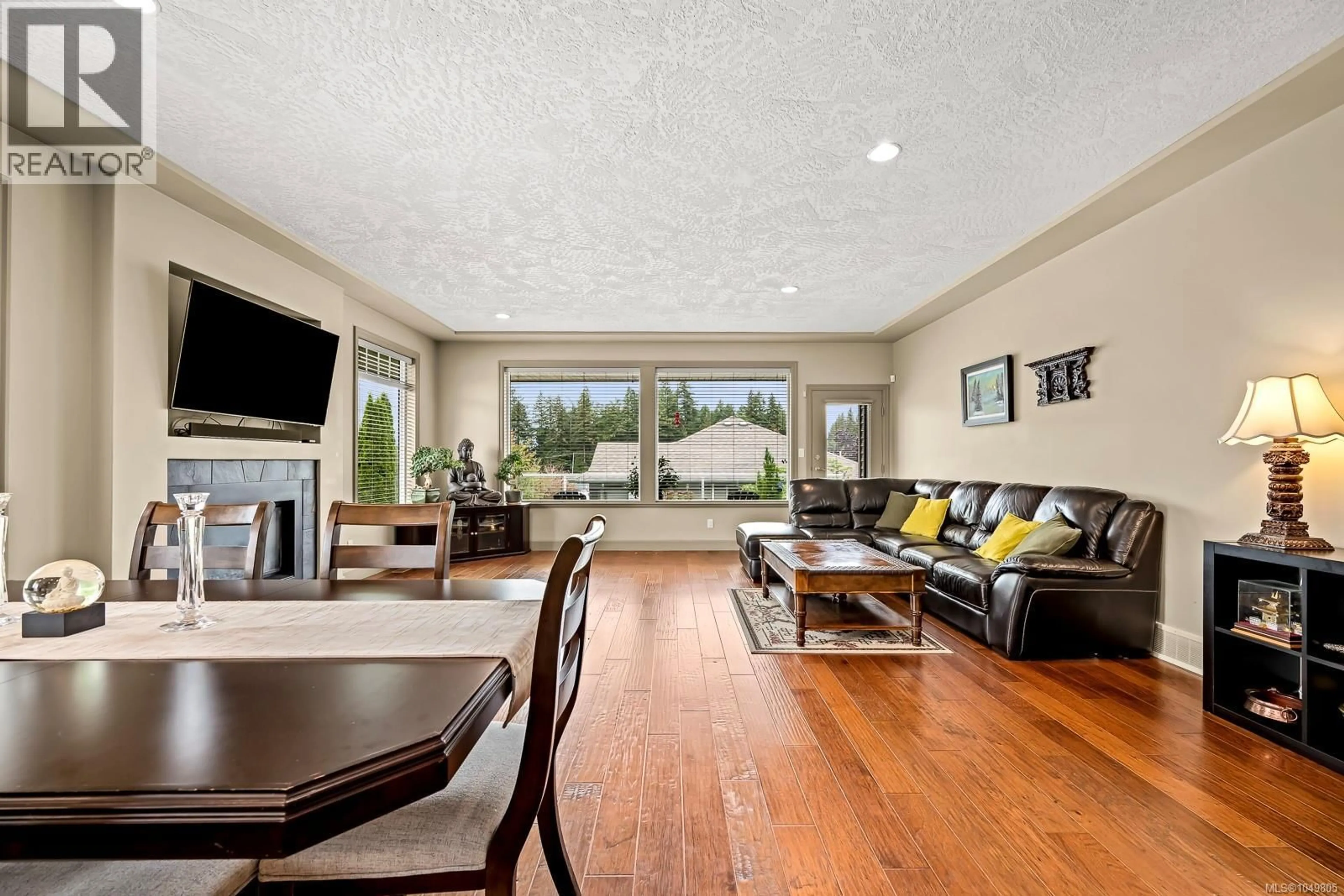 Living room with furniture, unknown for 570 SPITFIRE DRIVE, Comox British Columbia V9M0A1